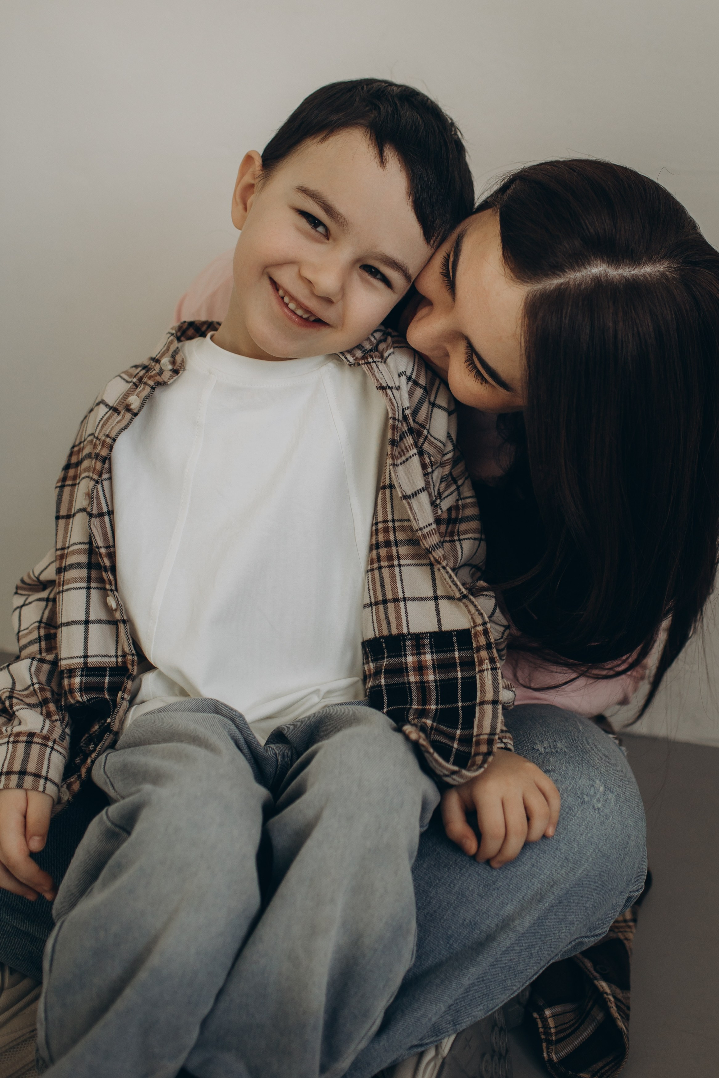 Фотосессия с попкорном фотосессия мама и сын. Фотограф Владимир Москва