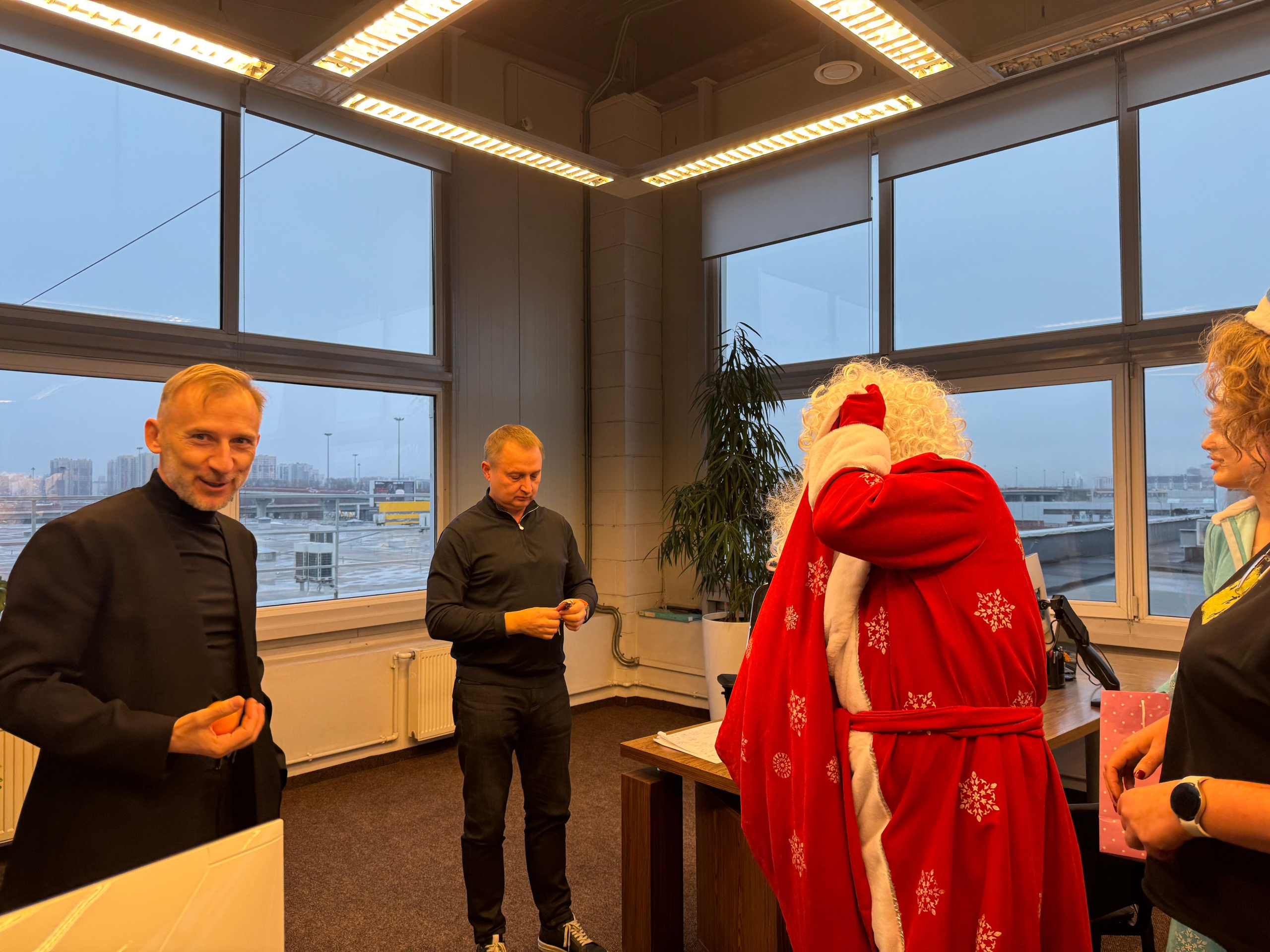 Новый год в офисе. Фотоархив giper.fm