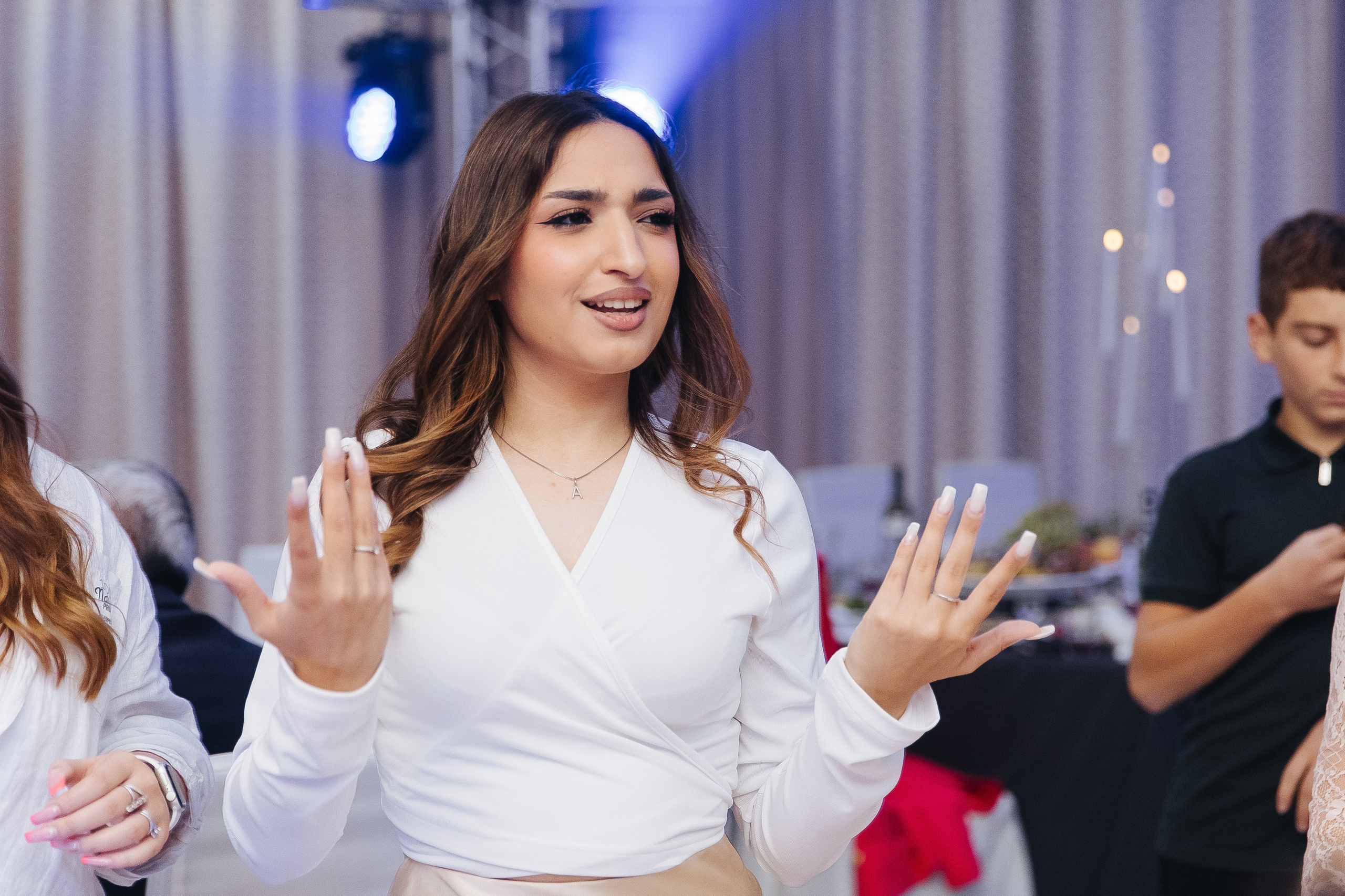 Ани и Назели. 35&5 День рождения, «Янтарь». Фотограф в Красноярске Надежда Воскресенская