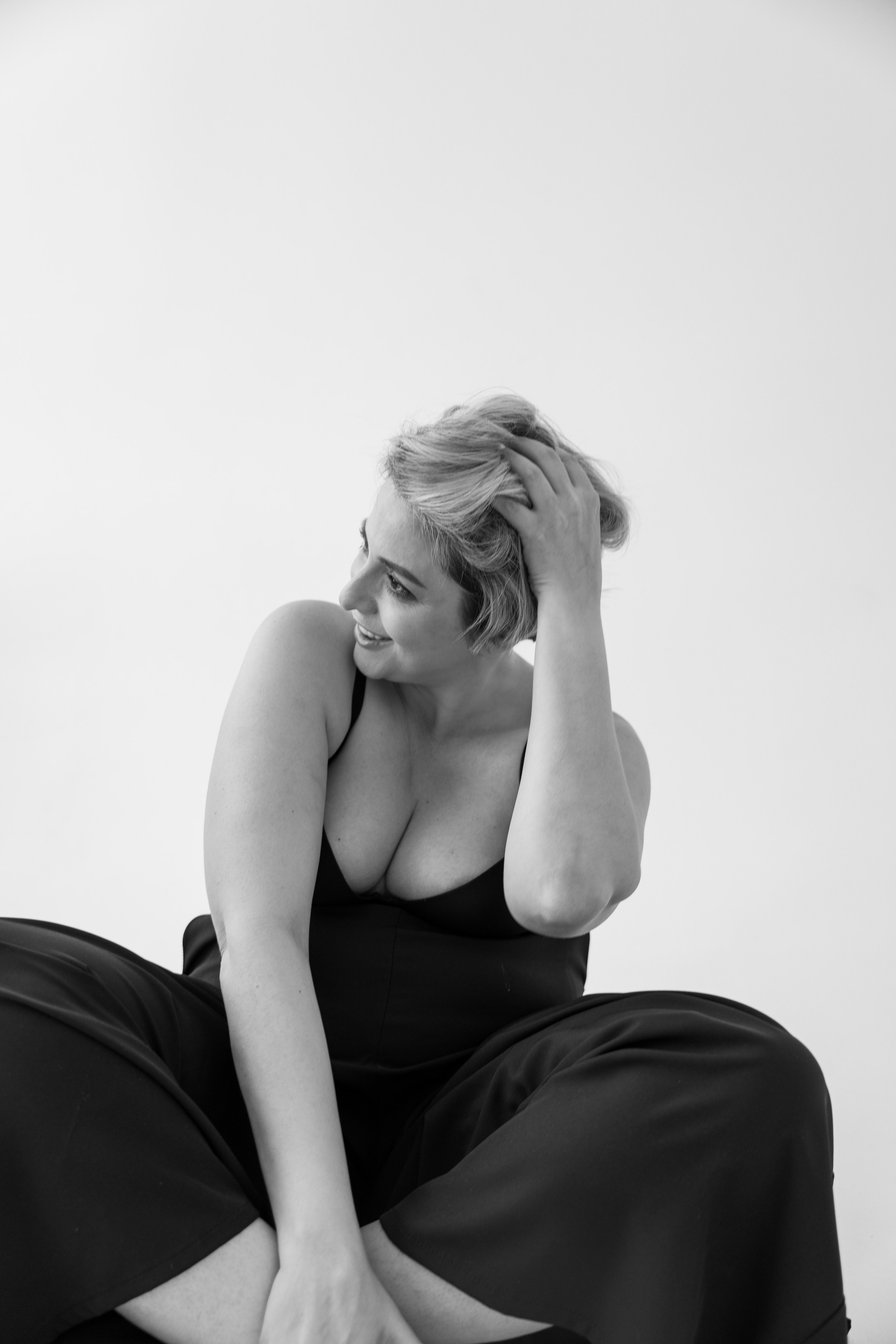 Профессиональная фотосессии в студии для женщины PLUS SIZE. Женский фотограф в Красноярске