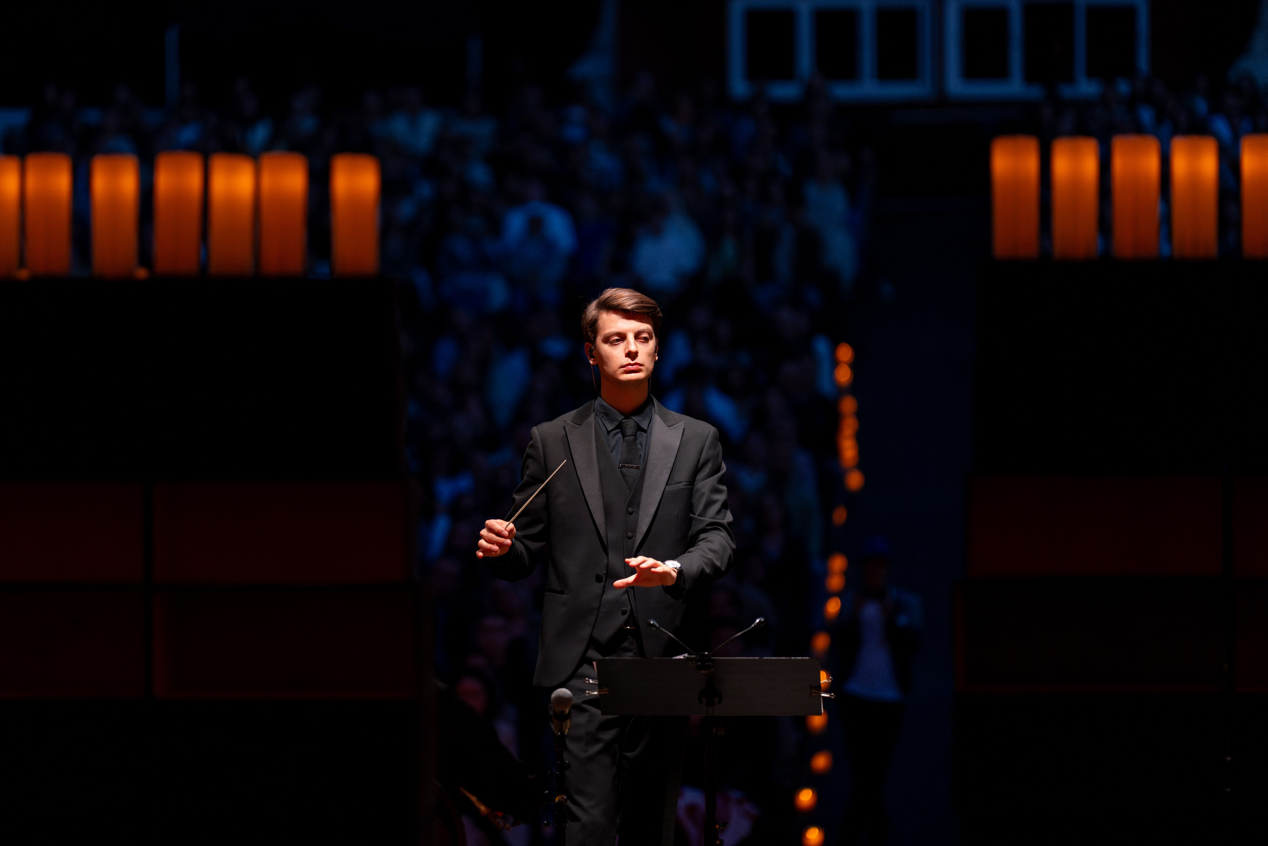 Симфонический оркестр Lumisfera при свечах. Фотограф Никита Комаров