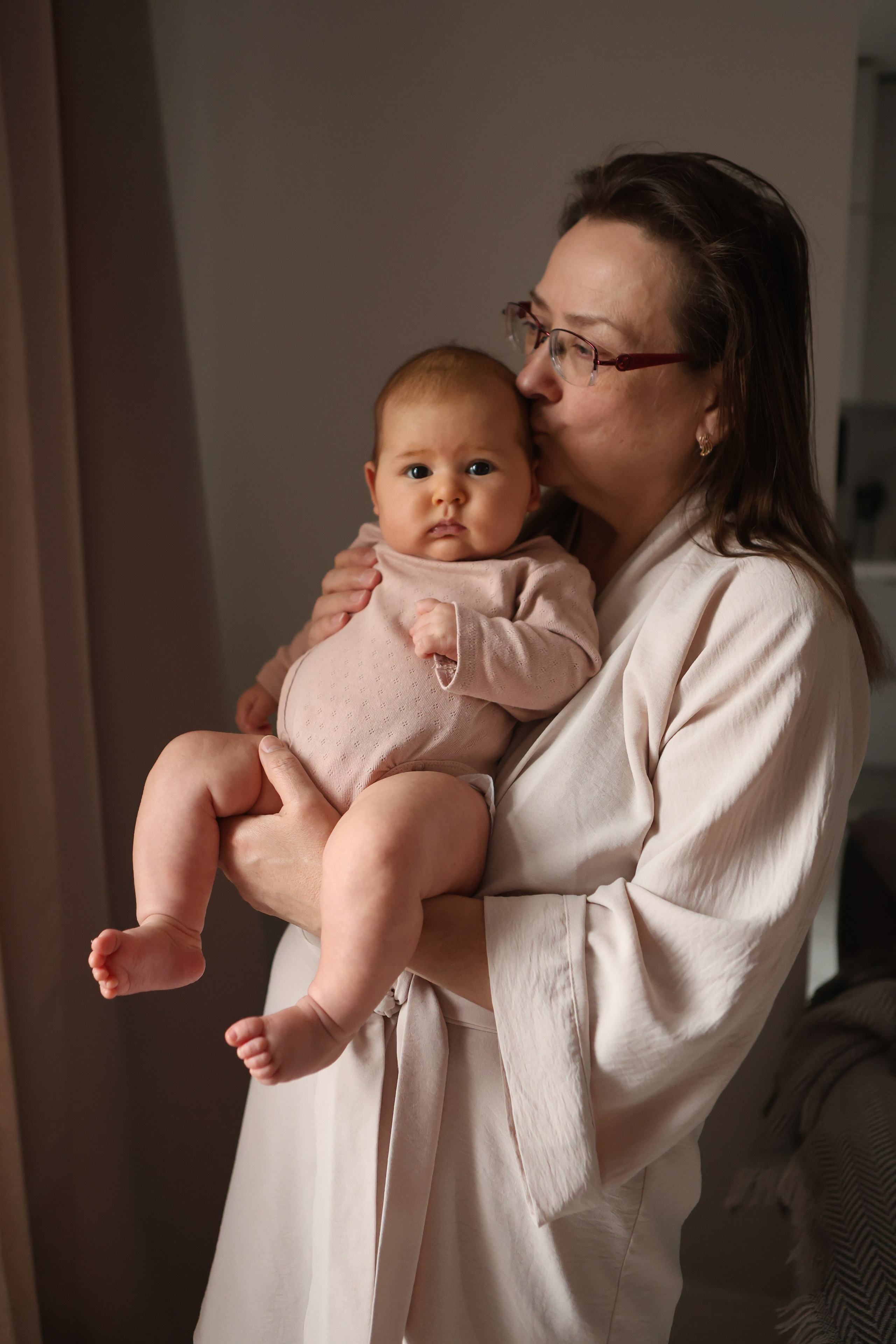 Агата с бабушкой. Ваш семейный newborn и lifestyle фотограф в СПБ Наталья Журавлева