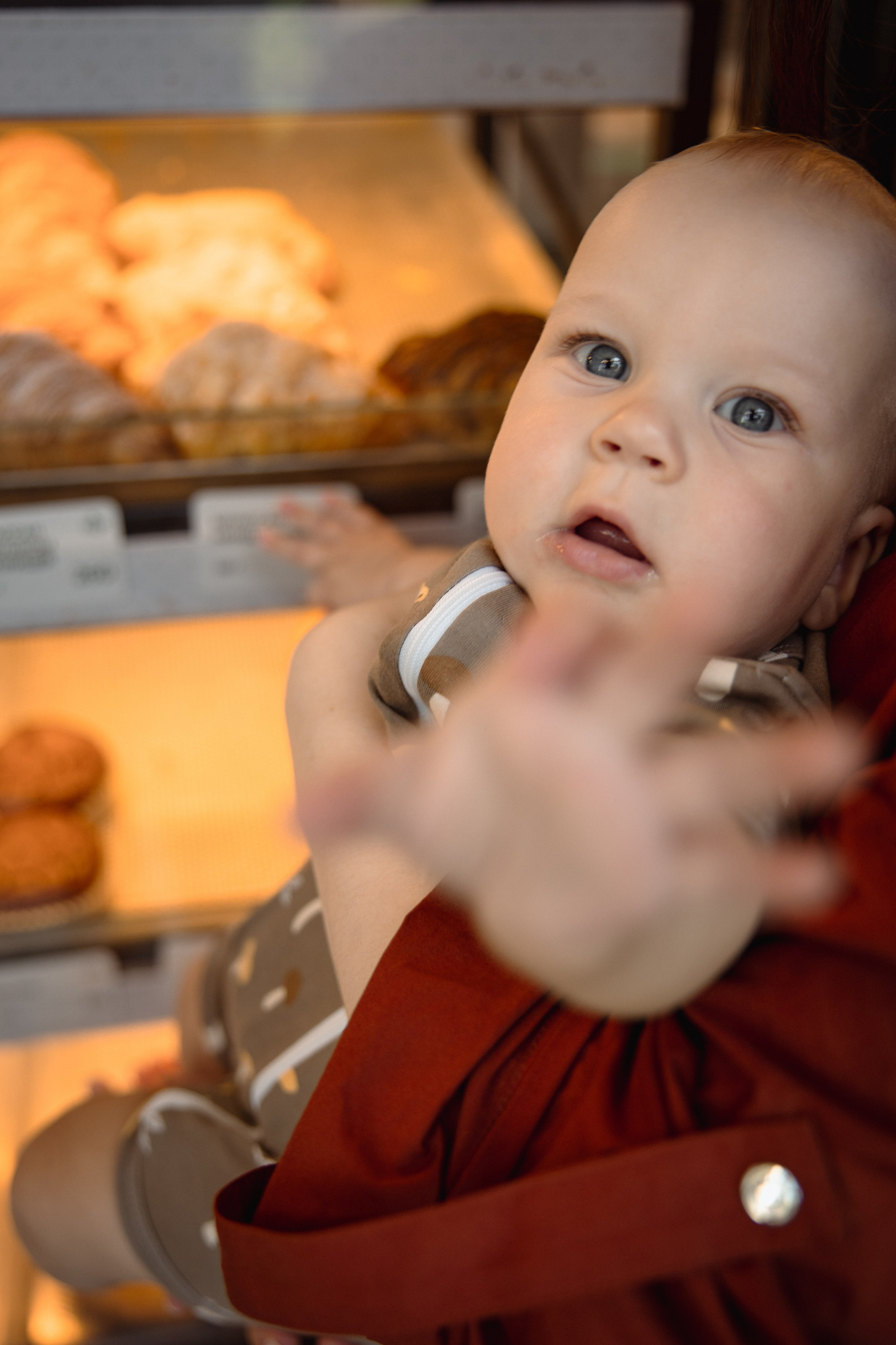 Настя с сыном у Alma-Mater. Ваш семейный newborn и lifestyle фотограф в СПБ Наталья Журавлева