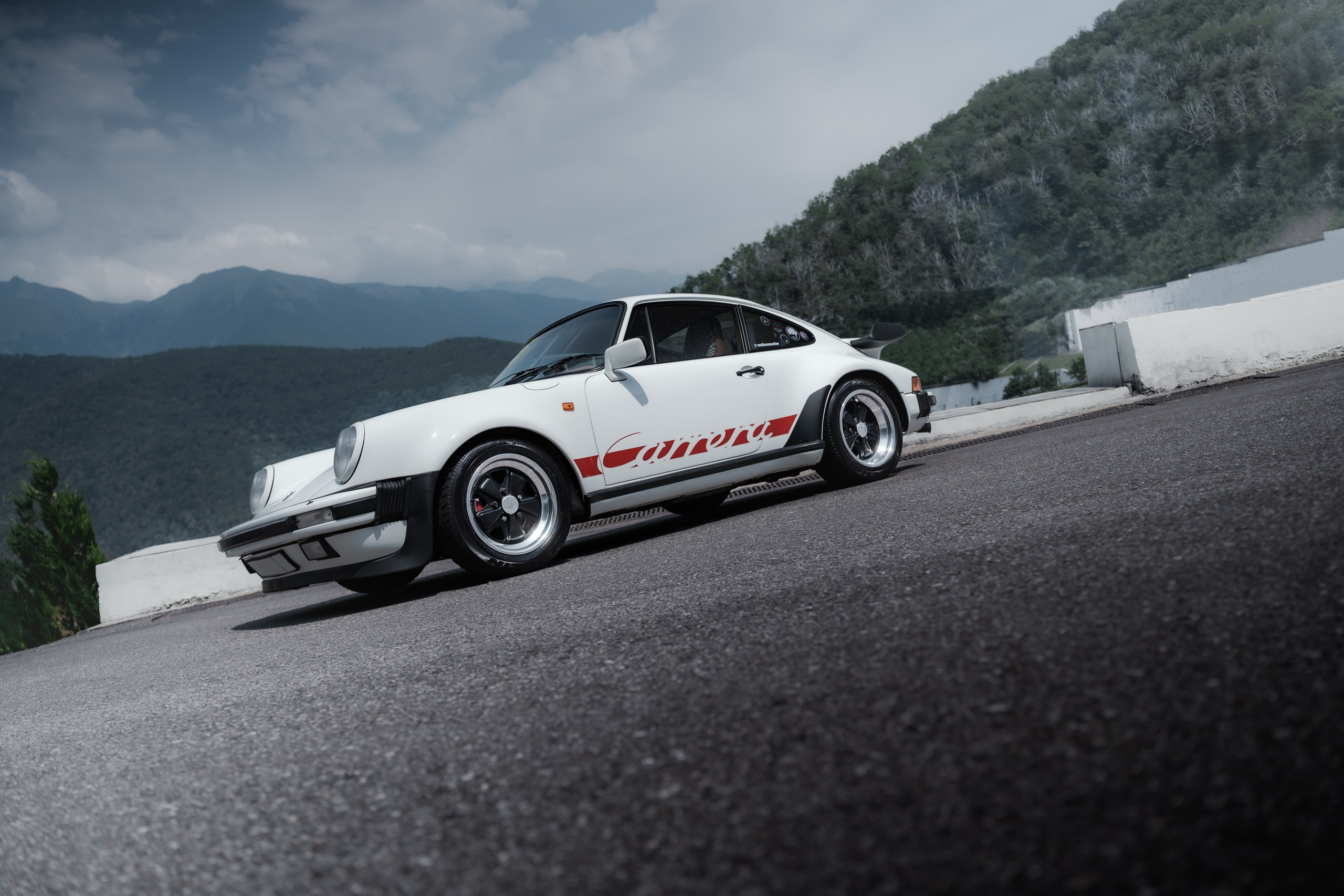 //GROUNDED2025. Автомобильный фотограф