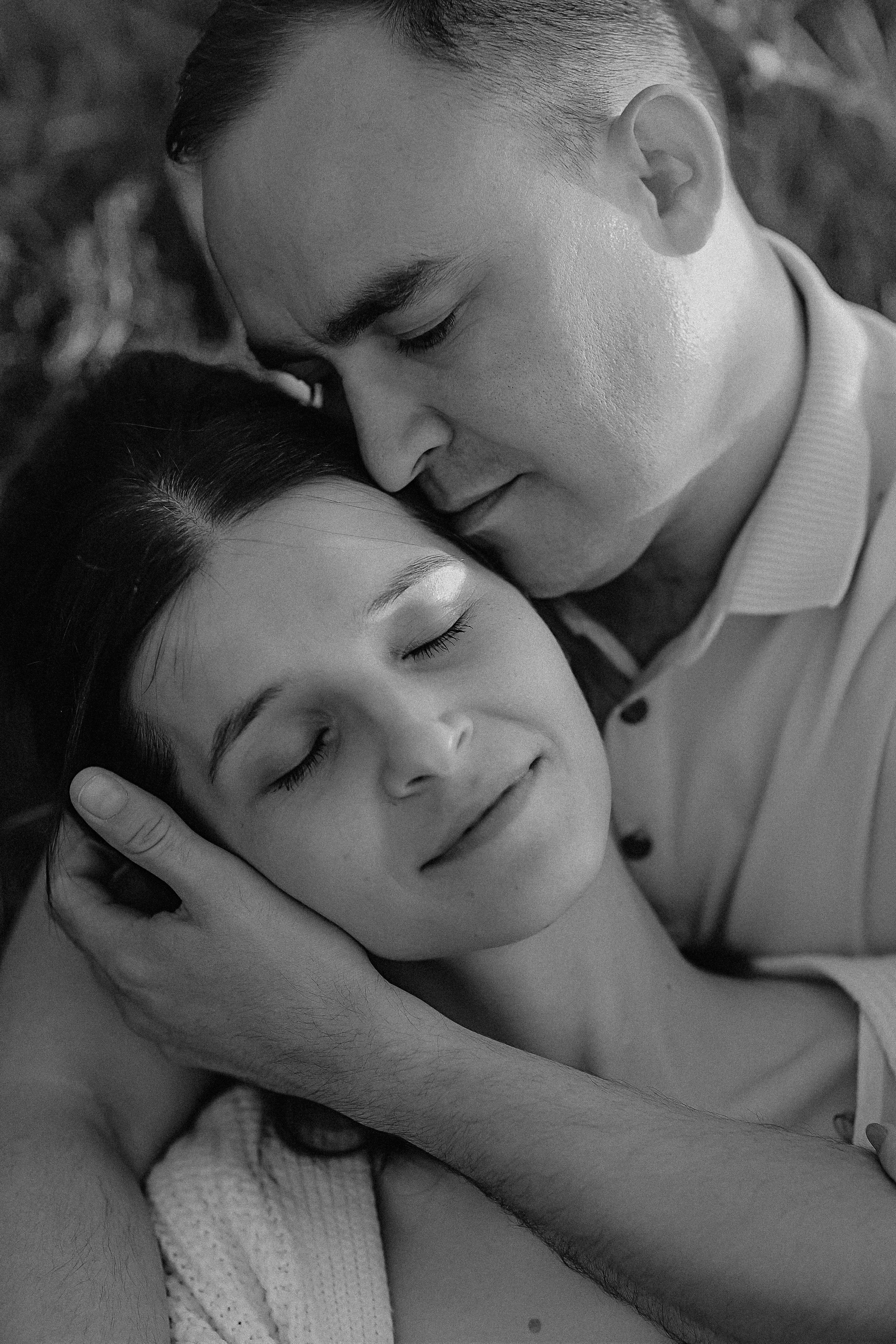 Поле love story на закате. Семейный фотограф Тюмень, фотограф на роды Салмина Мария