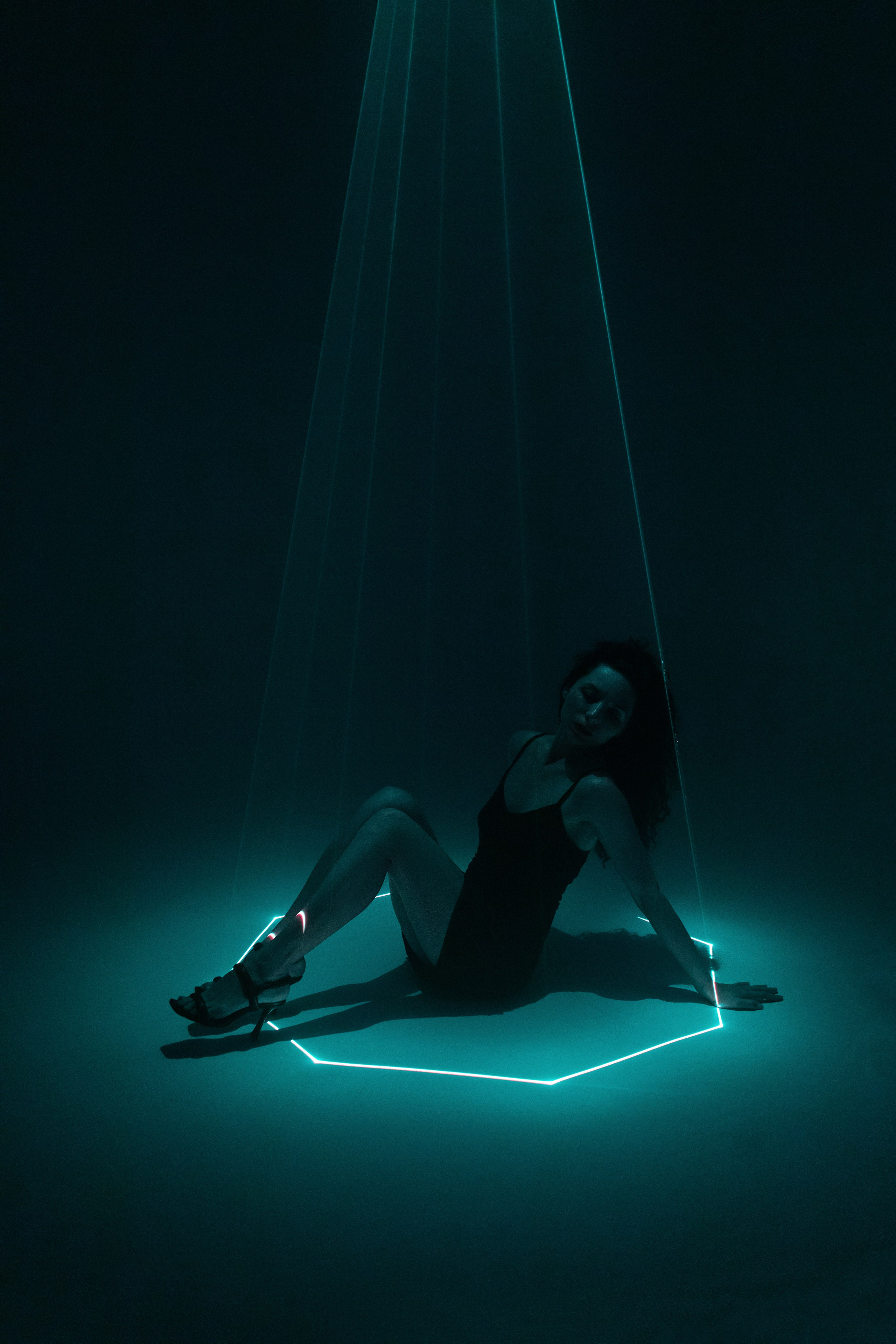 Цветной свет и фигуры. Фотограф Минск