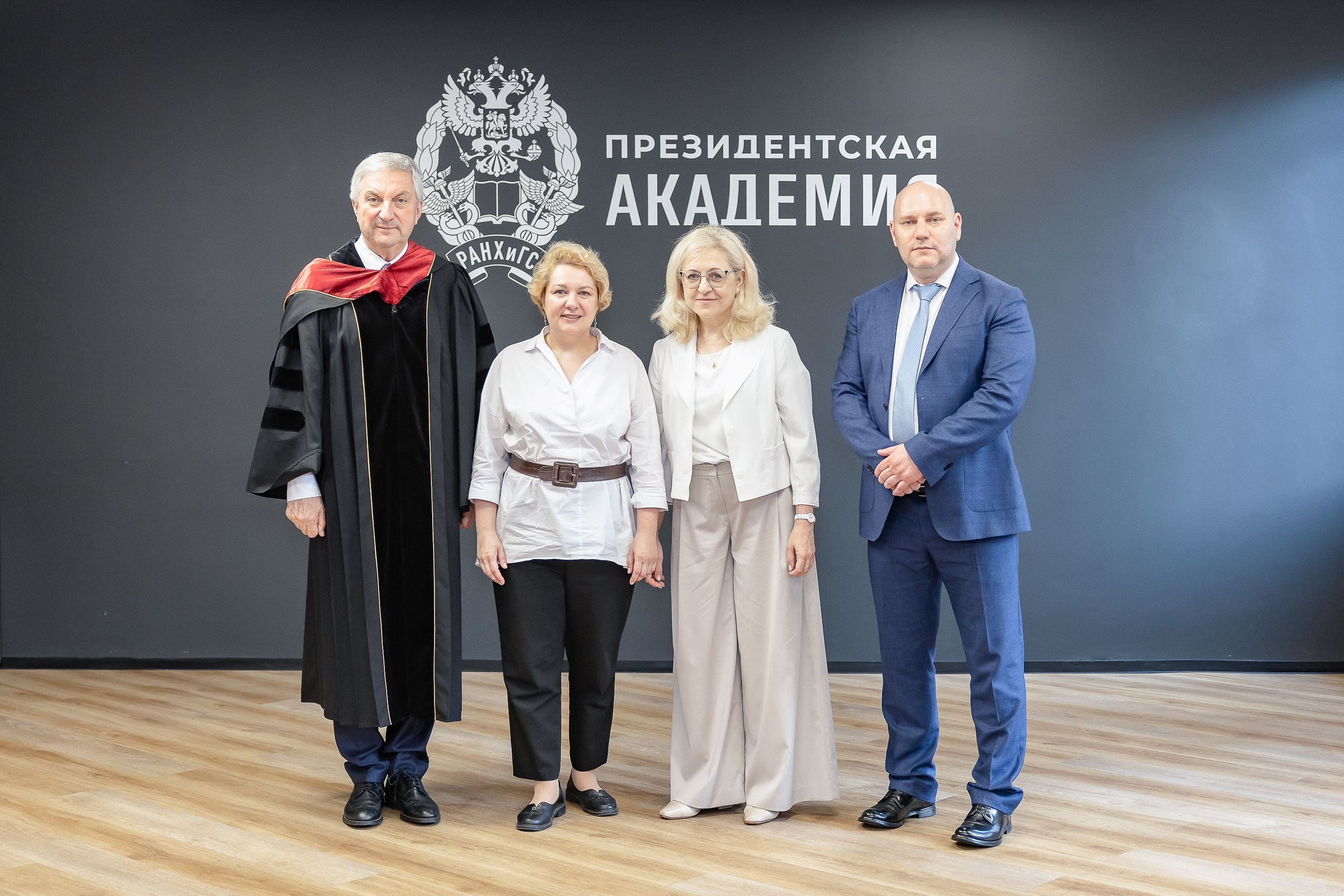 Вручение дипломов об окончании обучения в Президентской академии РАНХиГС. Фотограф Владимир Охрименко