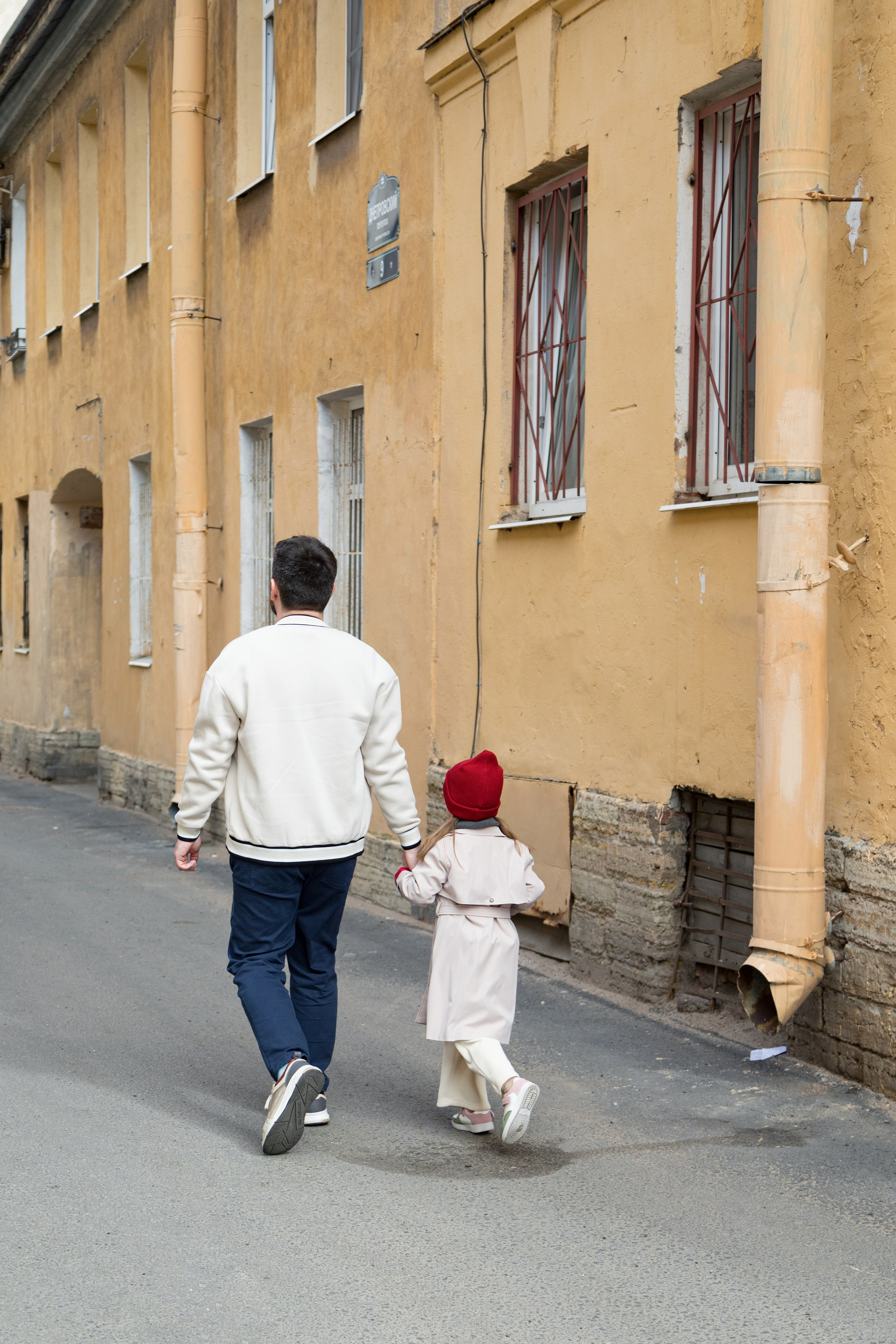 Весенняя фотопрогулка папы и дочки на Васильевском острове. Детский и контент фотограф Надя Волкова Санкт-Петербург