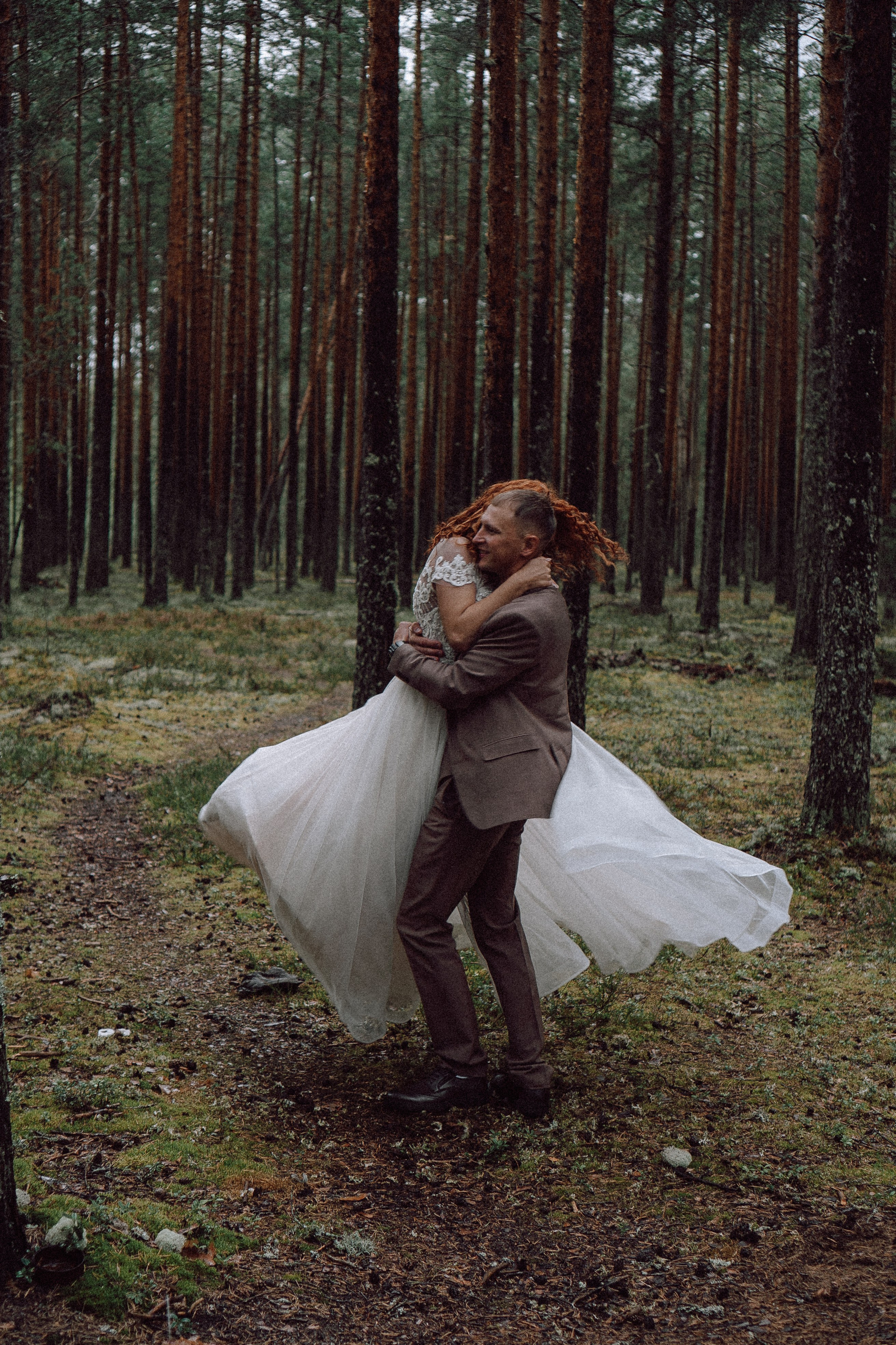 СВАДЕБНАЯ ФОТОСЕССИИЯ ПАРЫ В ГОРОДЕ ПРИОЗЕРСК В СОСНОВОМ ЛЕСУ И С ПИКАПОМ. Профессиональный фотограф, Санкт-Петербург — Виктория Богомолова