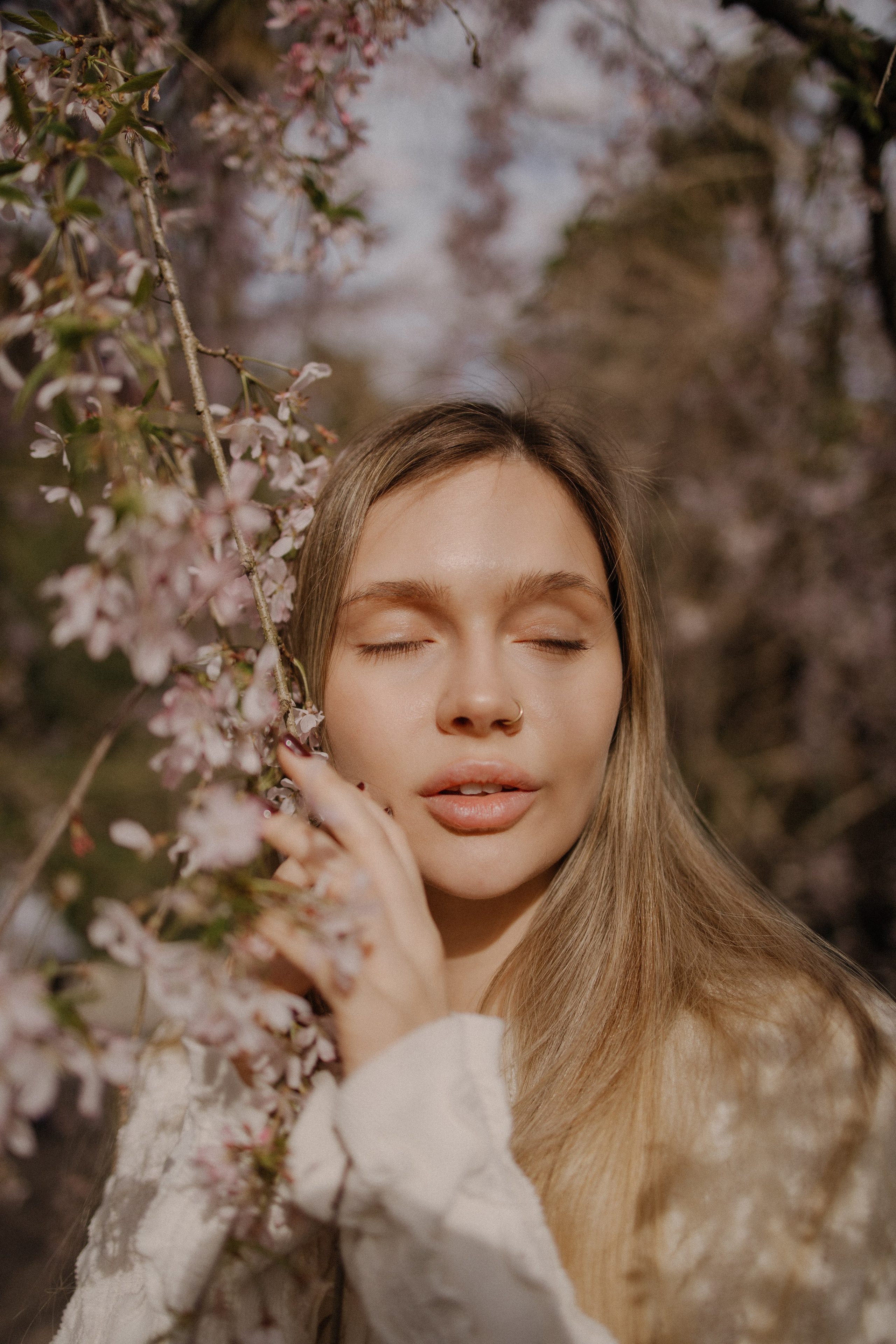 Света в сакуре. Фотограф Сочи Адлер Сириус Красная поляна Олеся Минив