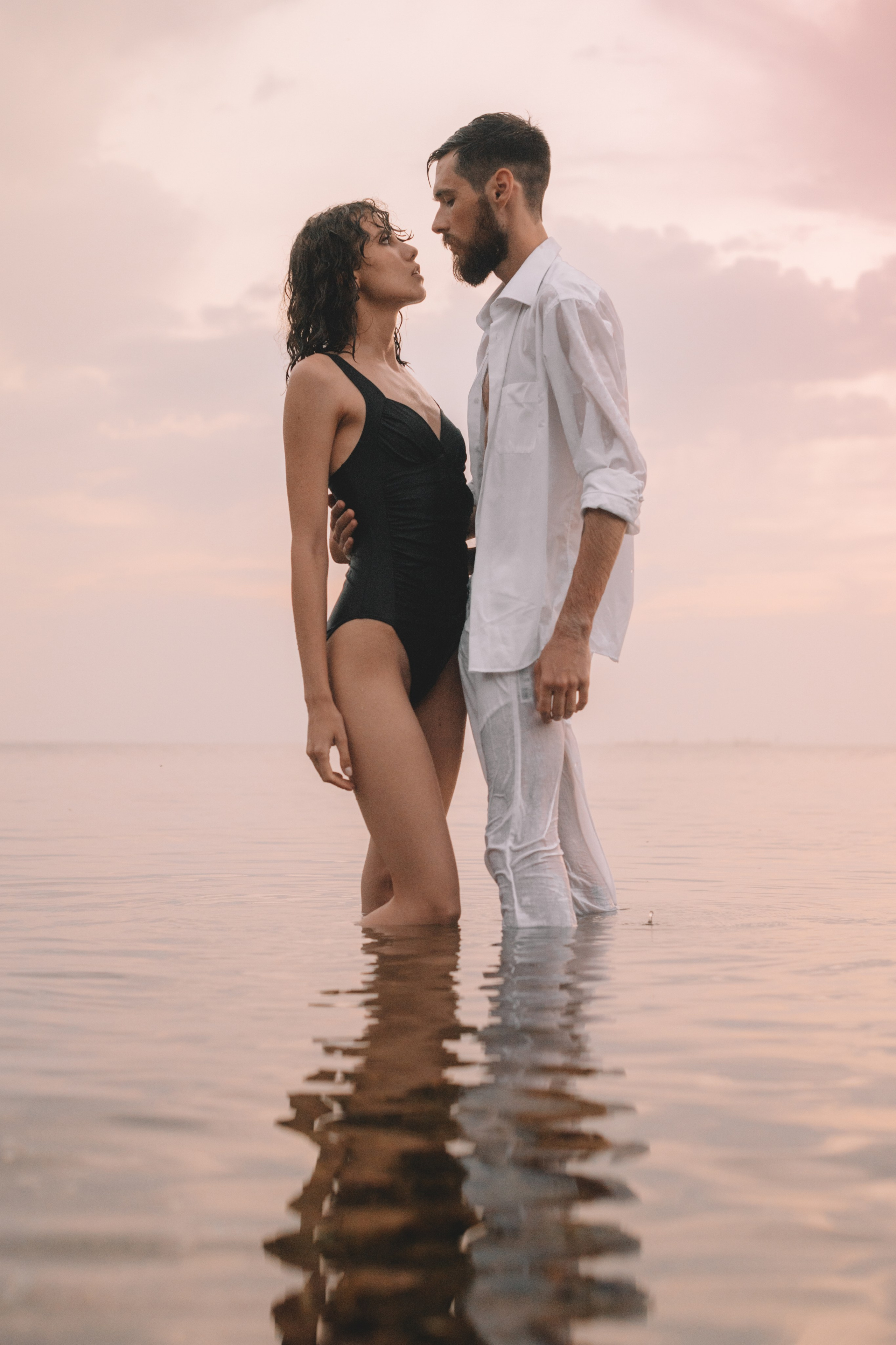 Свадебная фотосессия в Щелкино ,Бухта Космонавтов. Выездная церемония на берегу моря Крым. Свадебный и семейный фотограф и видеограф, Крым, Москва, Санкт -Петербург