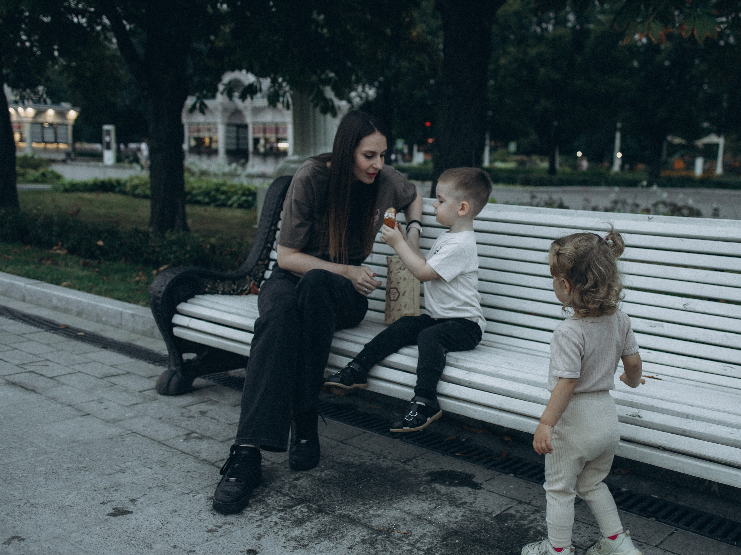 Мама и сын. Осенняя прогулка. Фотограф Дарья Соколовская