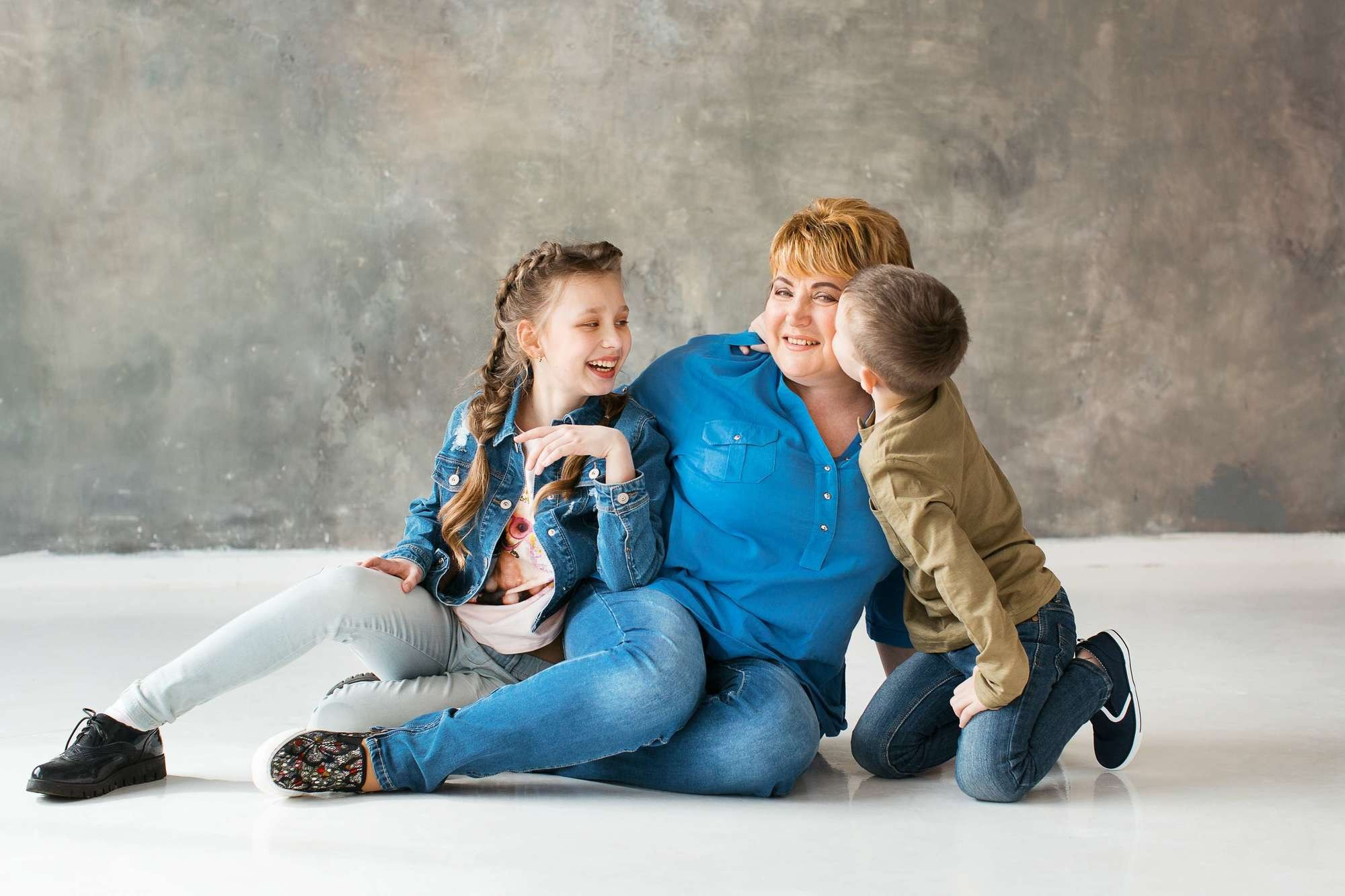 Фотосессия большой семьи в студии