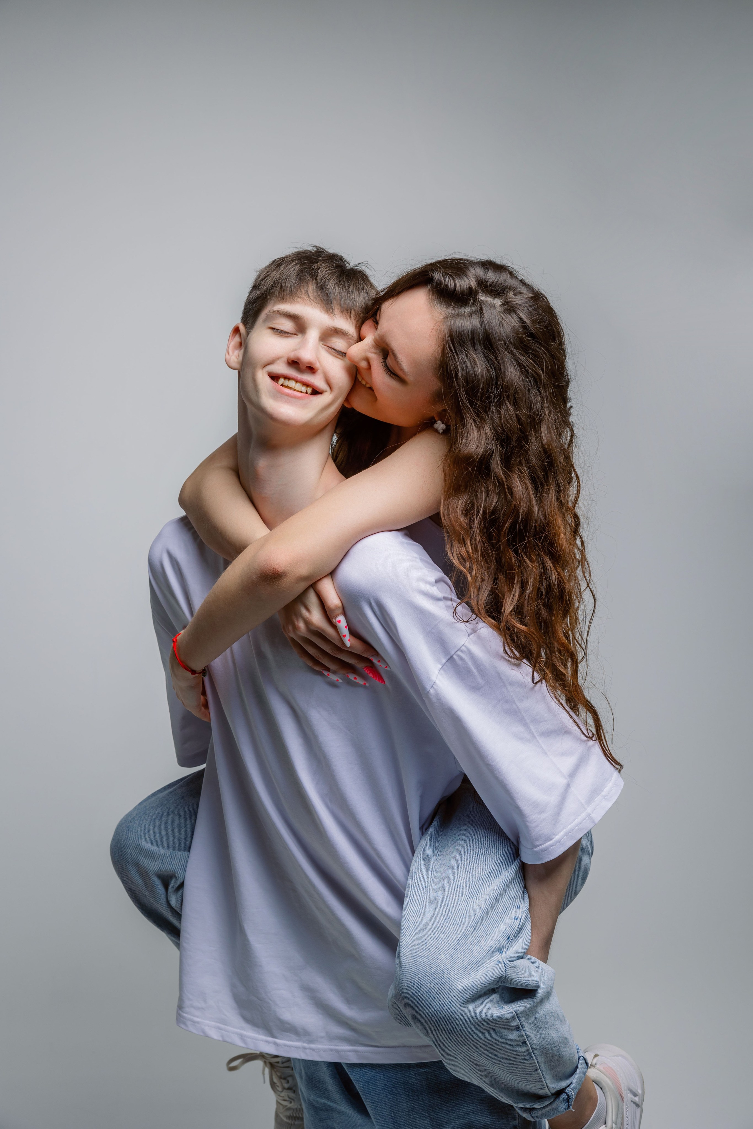 Love story. Фотограф Петров Александр Свадьбы, Съемка в студии, Выпускные альбомы г. Балашов