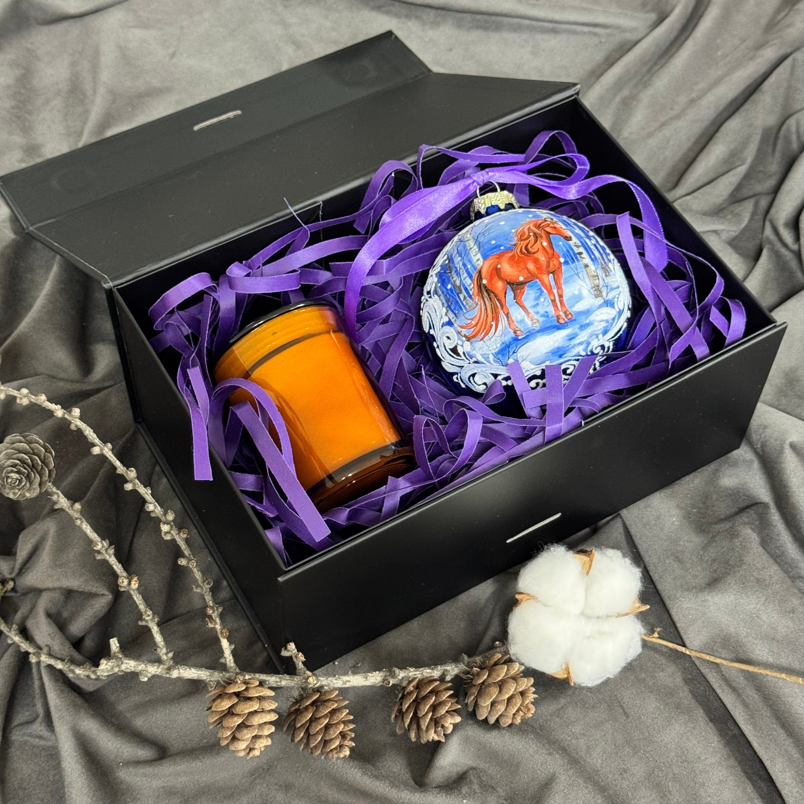 Аромасвечи и наборы. Художественная ручная роспись елочных шаров, корпоративные подарки и восковые аромасвечи