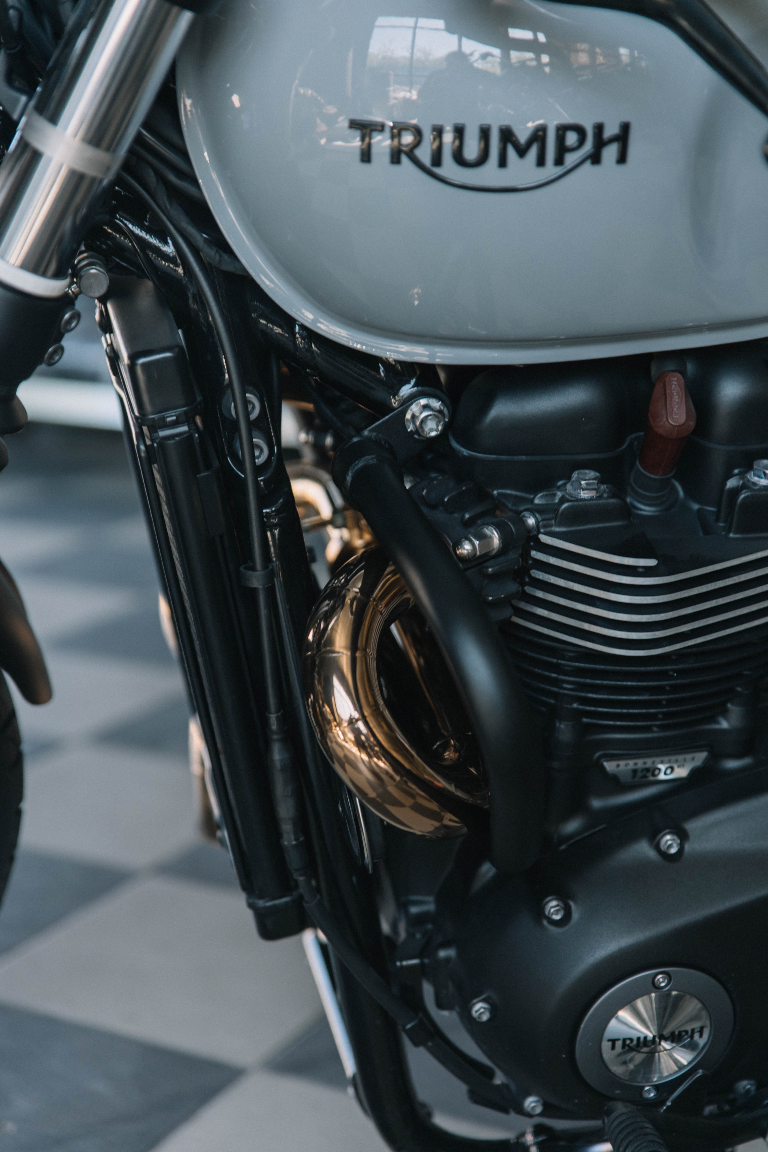 Triumph Bonnevilie Bobber. ......