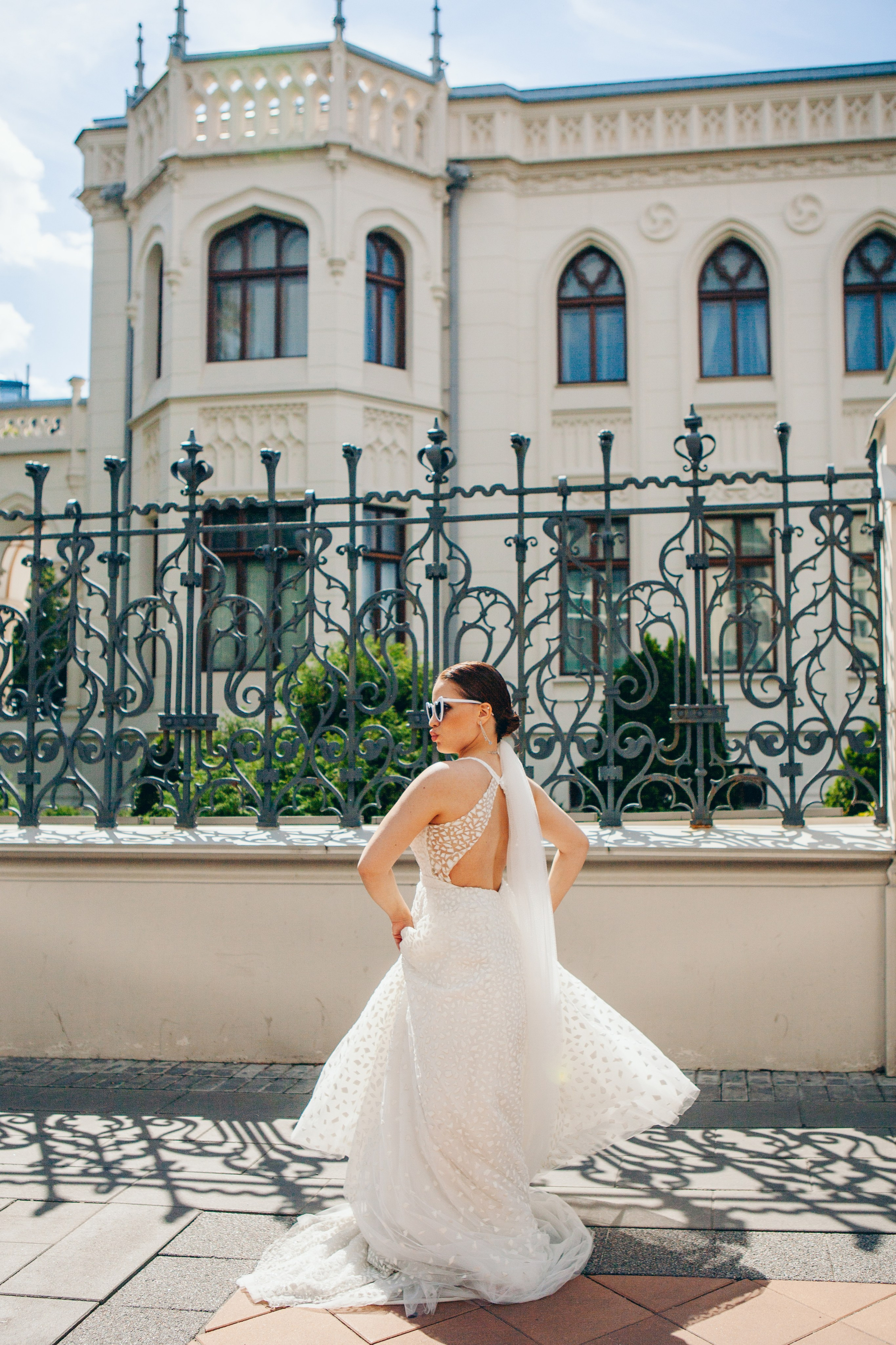 Свадебная фотосессия в отеле hartwell hotel и на патриарших прудах. Фотограф Ольга Ефремова