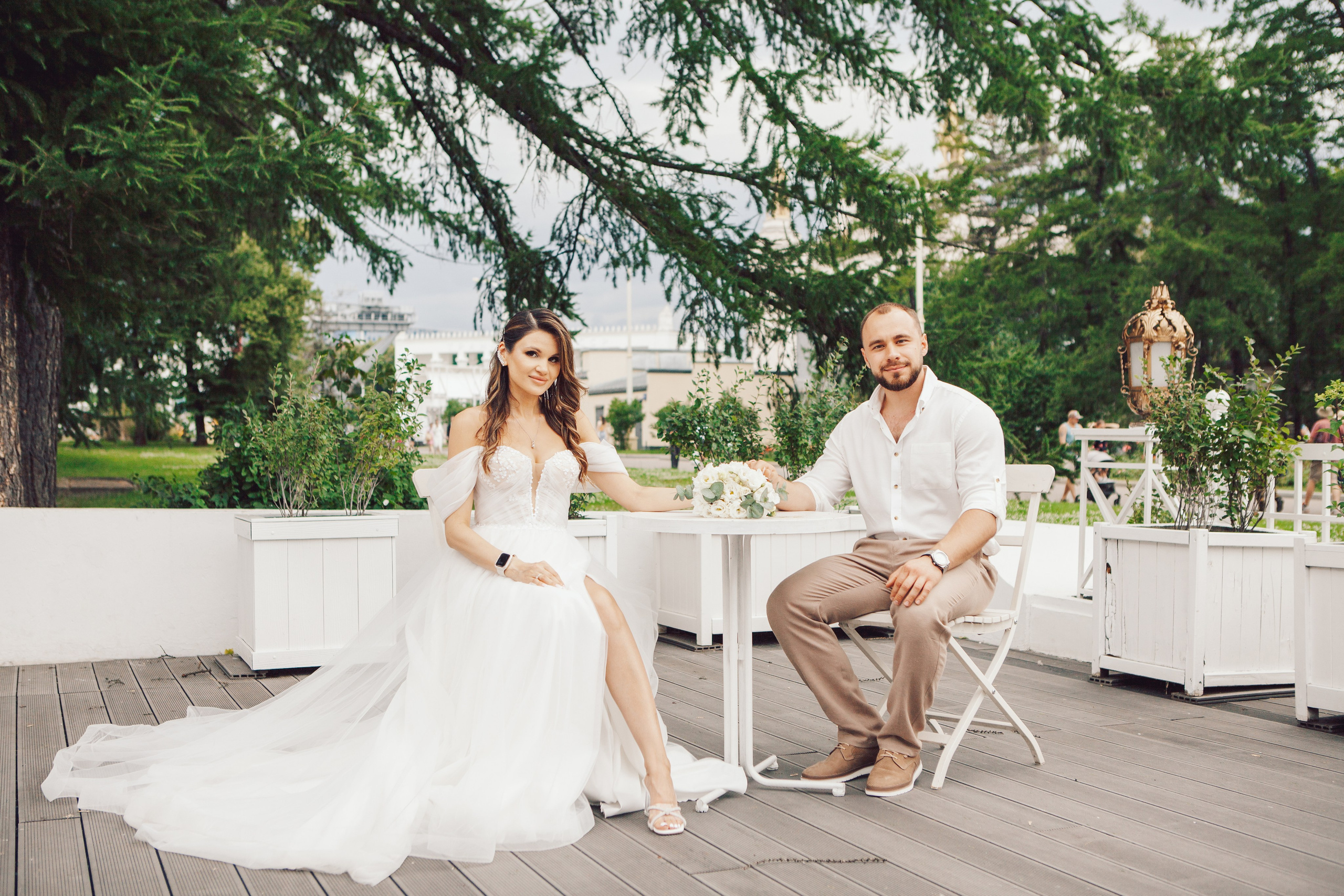 Молодожены в павильоне космонавтики и авиации №34 на вднх и в ресторане московское небо. Фотограф Ольга Ефремова