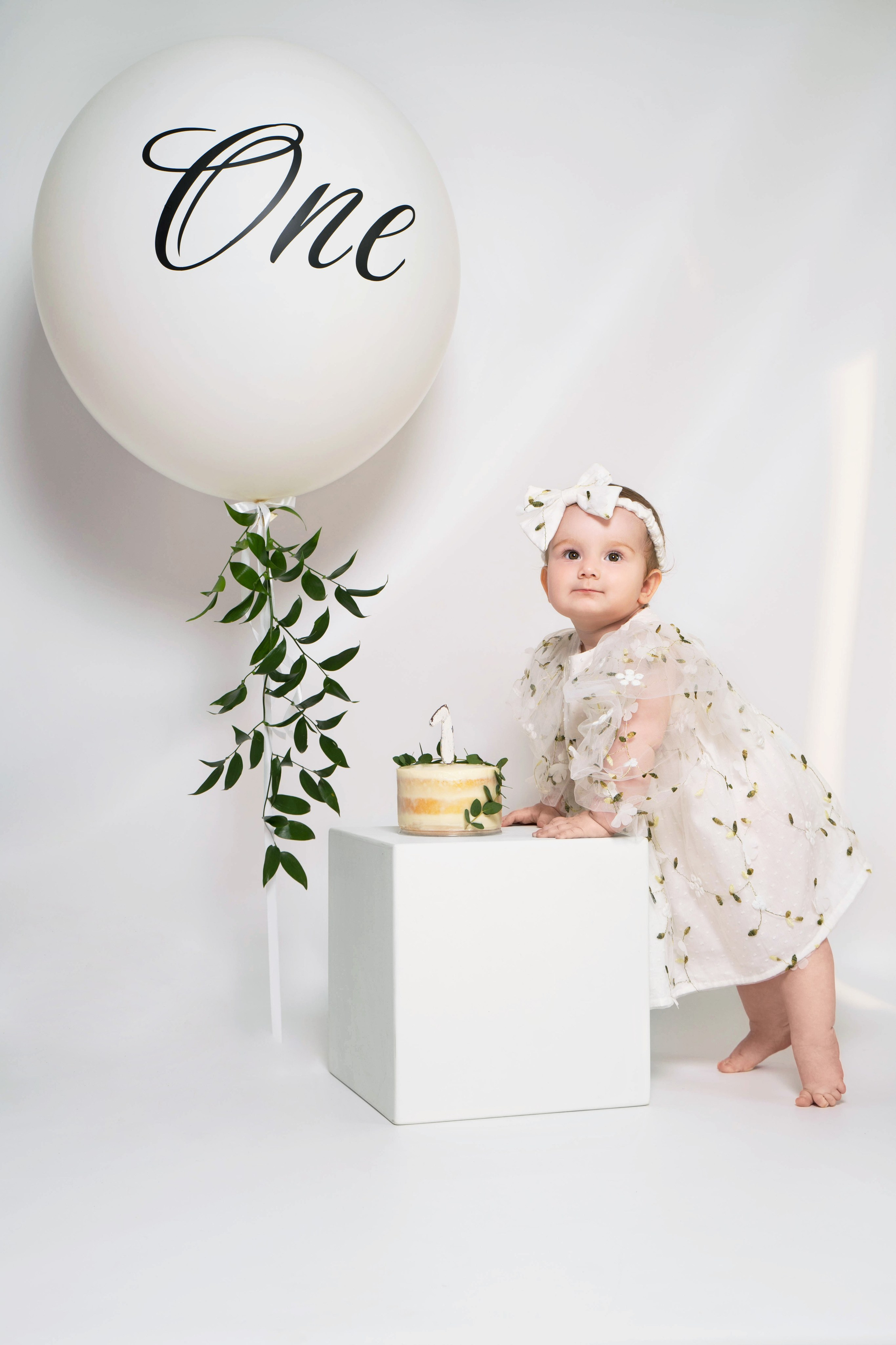 Арине годик. Студия детской фотографии