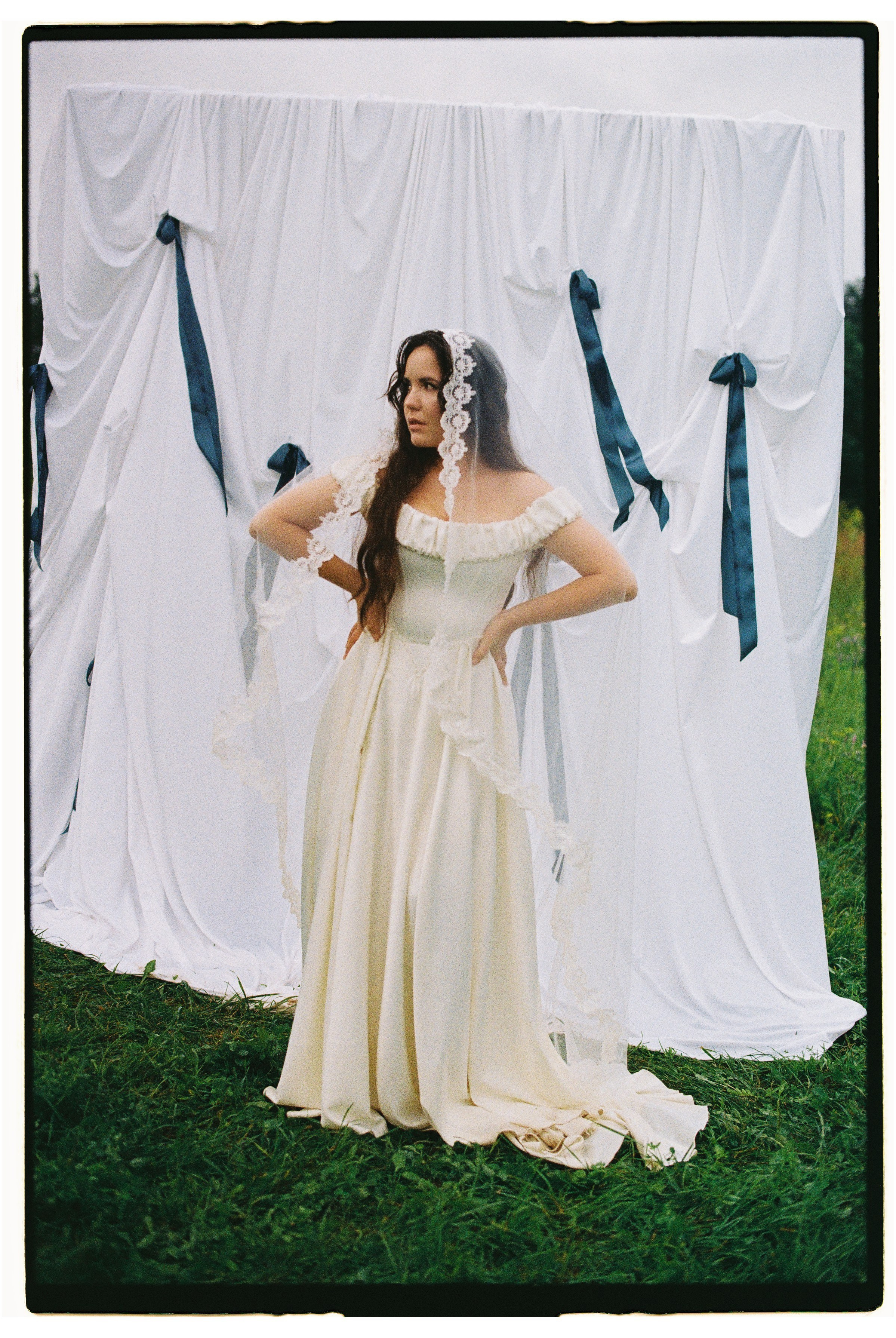 Зеленая тропа, уютная свадьба под дождем. Афина Ефимова. Свадебный фотограф Москва