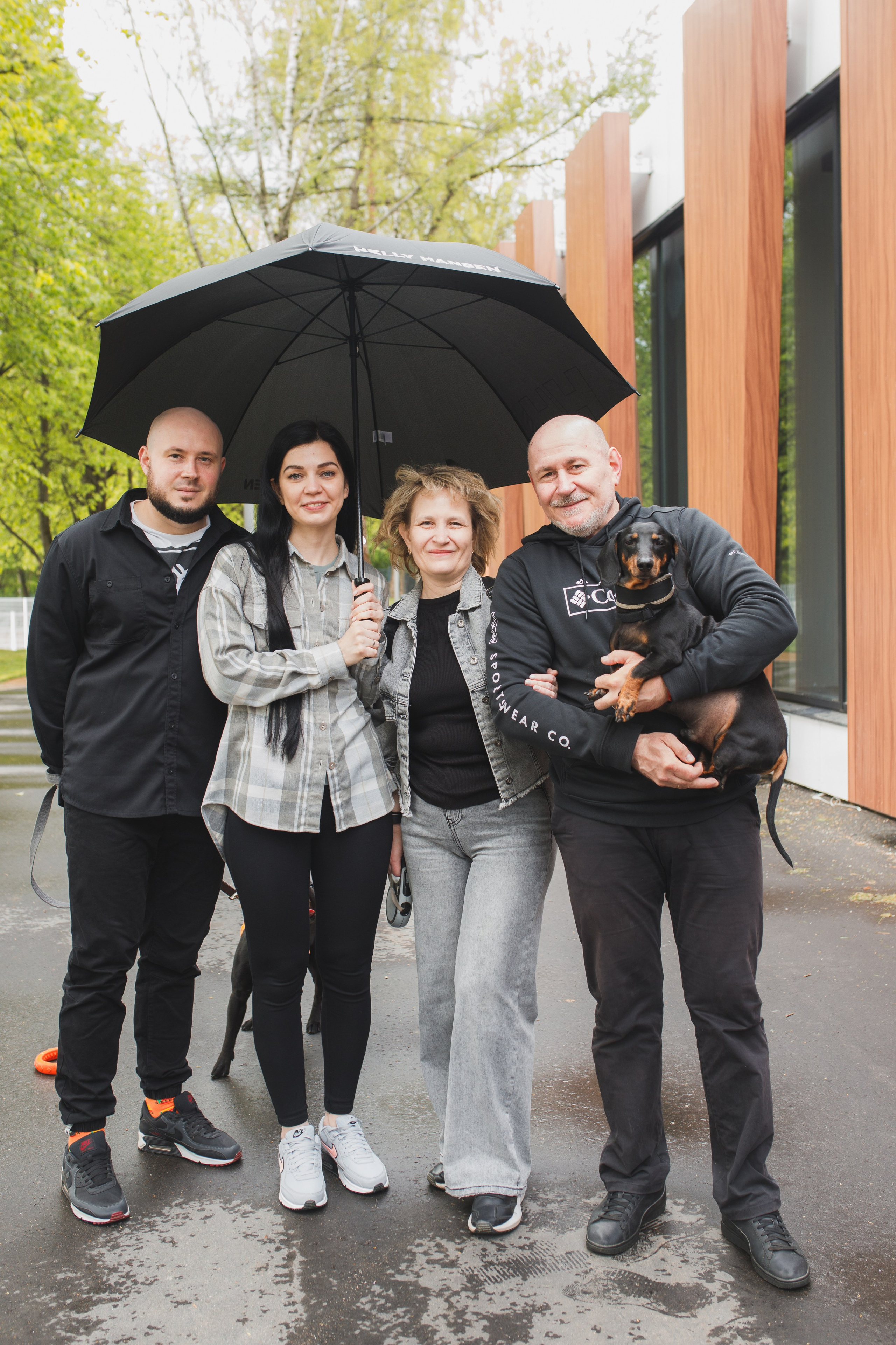 Фотопрогулка большой семьи с двумя собаками летом. Семейный и школьный фотограф в Москве Анна Ткач