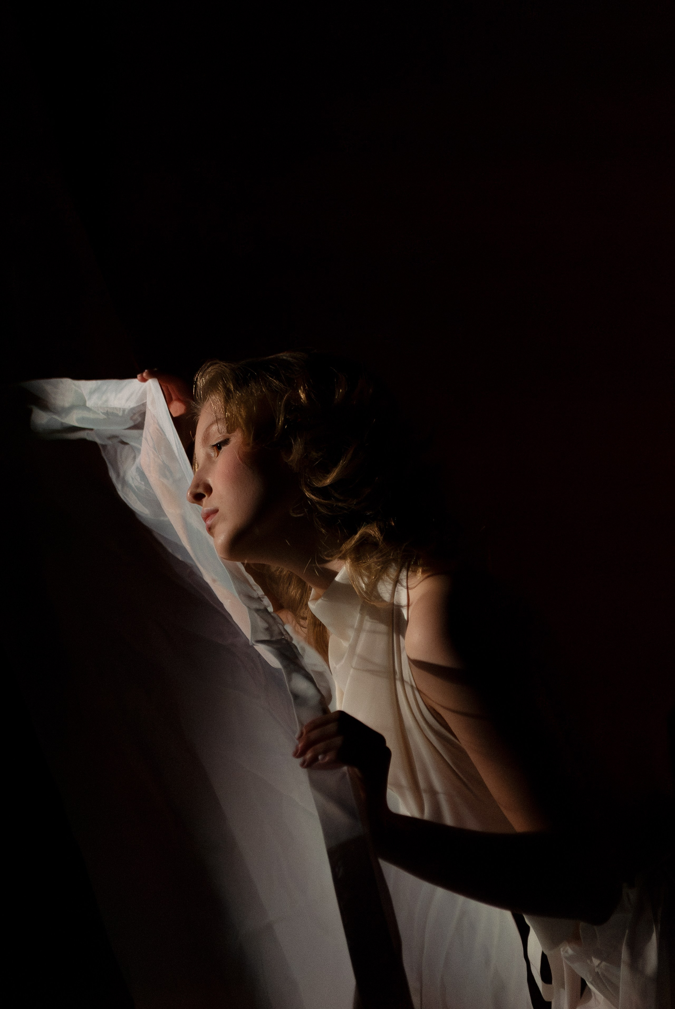 Милана: игра света и ткани. Фотограф Белов Тимофей | Красноярск