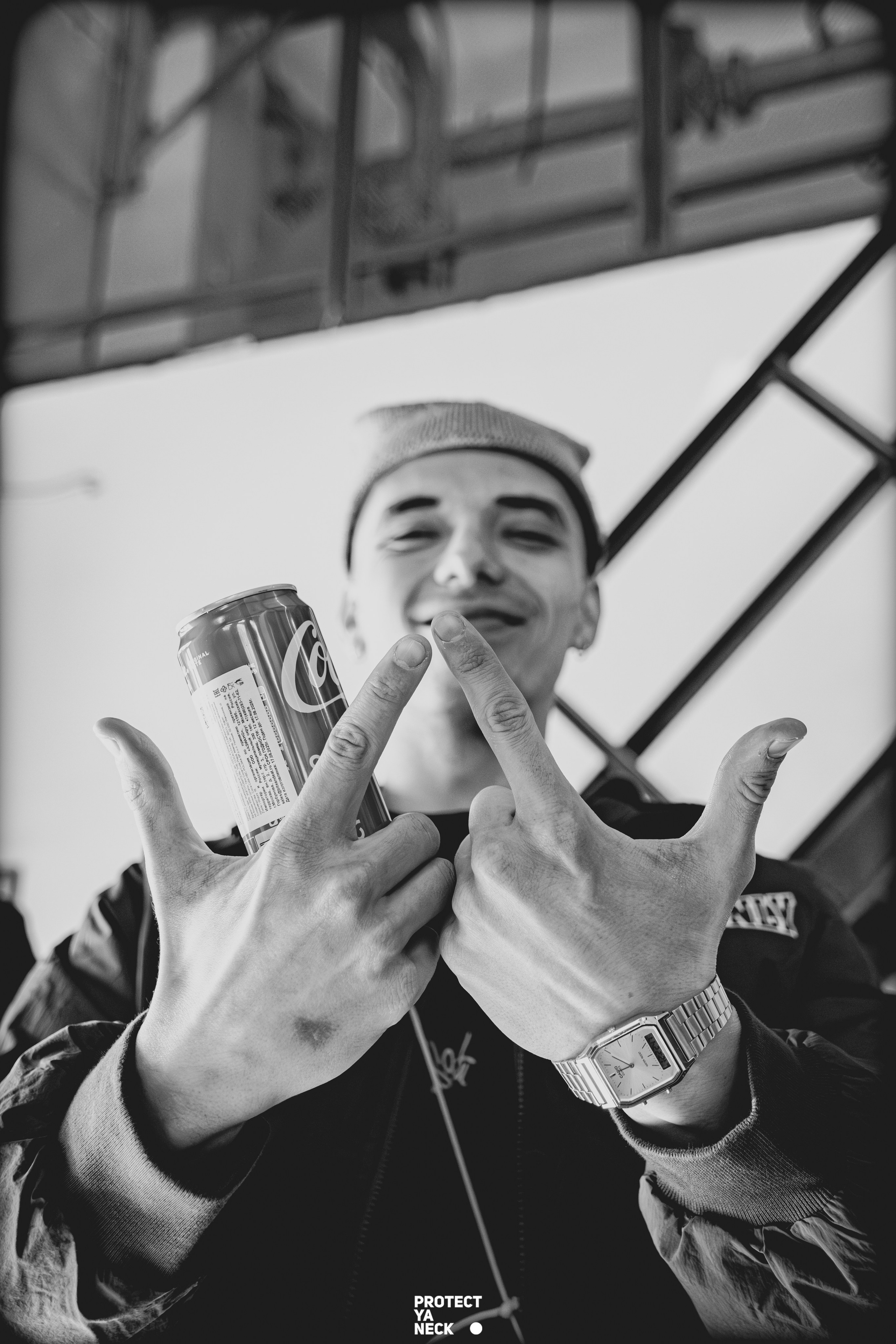 PROTECT YA NECK 22/03 (@youlovebu). Соня бу тебя сфоткала