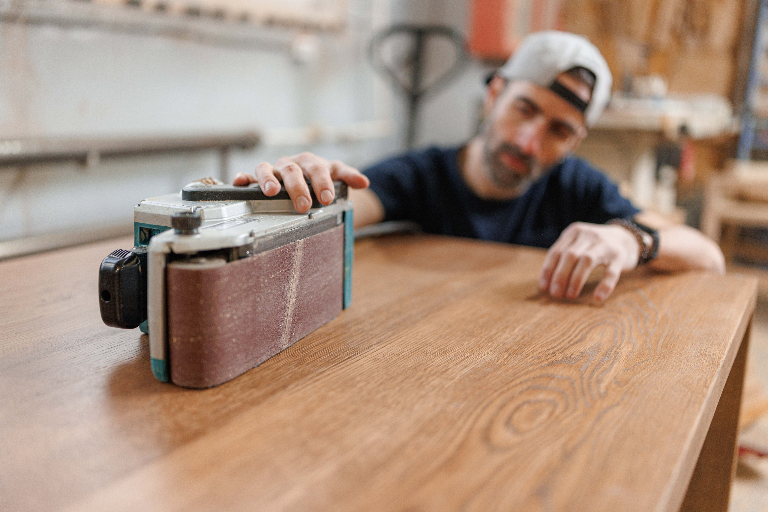 Артур и его стулья. Фотограф Балаев Михаил