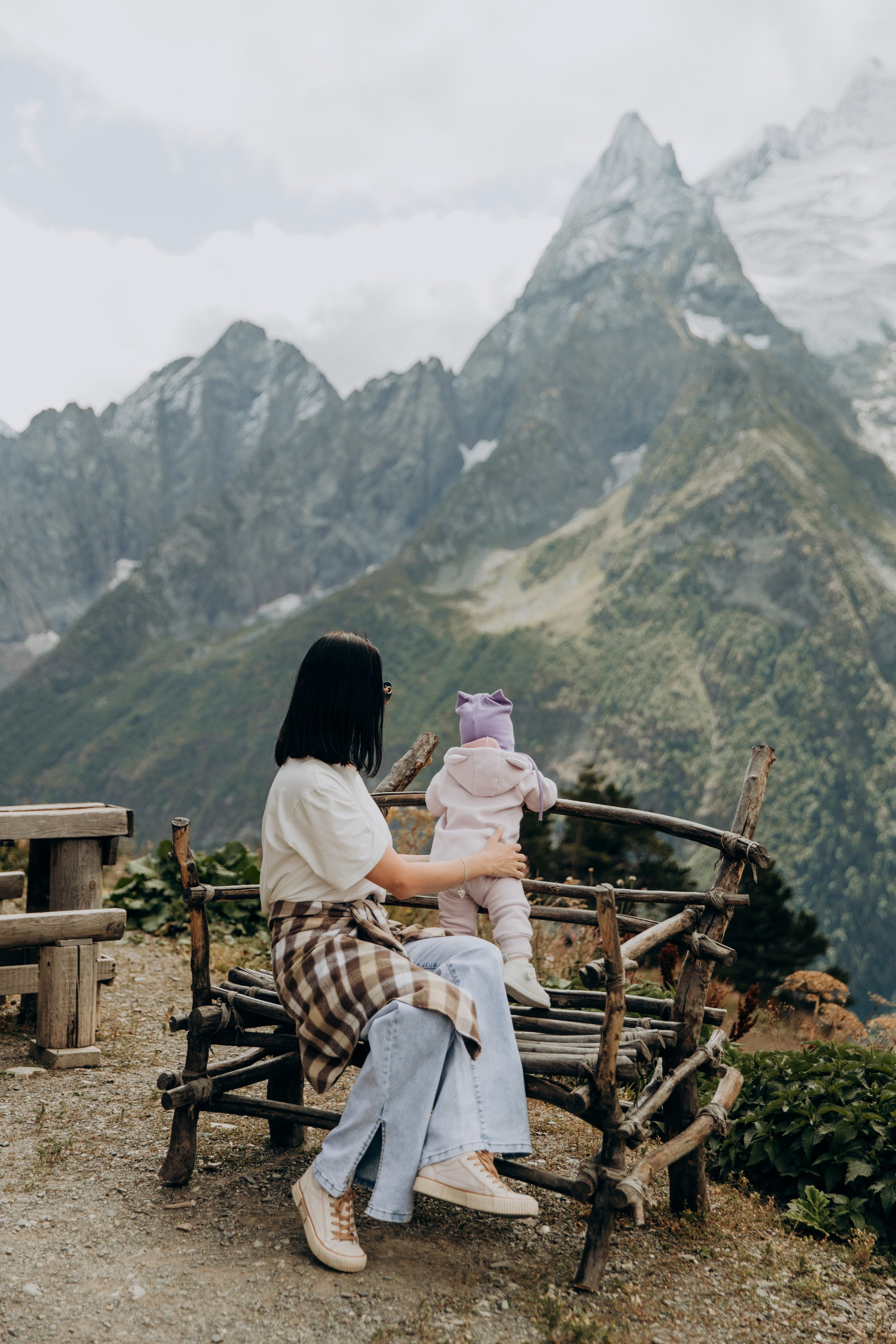 Юля с семьей, Домбай. Портфолио