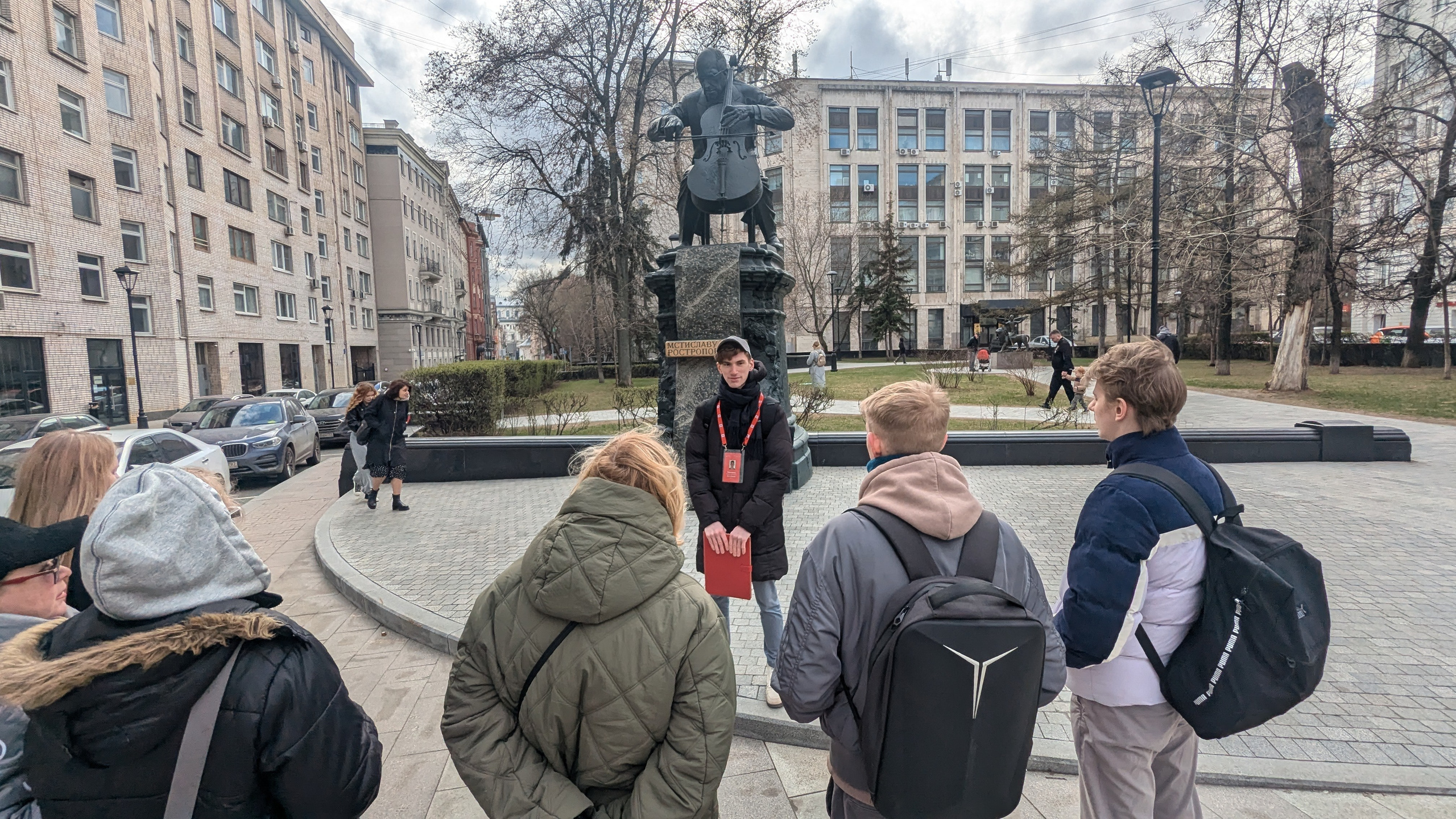Серафим Гончаров  - аттестованный экскурсовод по Москве. П&П — Полезное с Приятным. Фотоэкскурсии — Москва на память. Экскурсовод и фотограф в Москве. Увези столицу в своём альбоме!