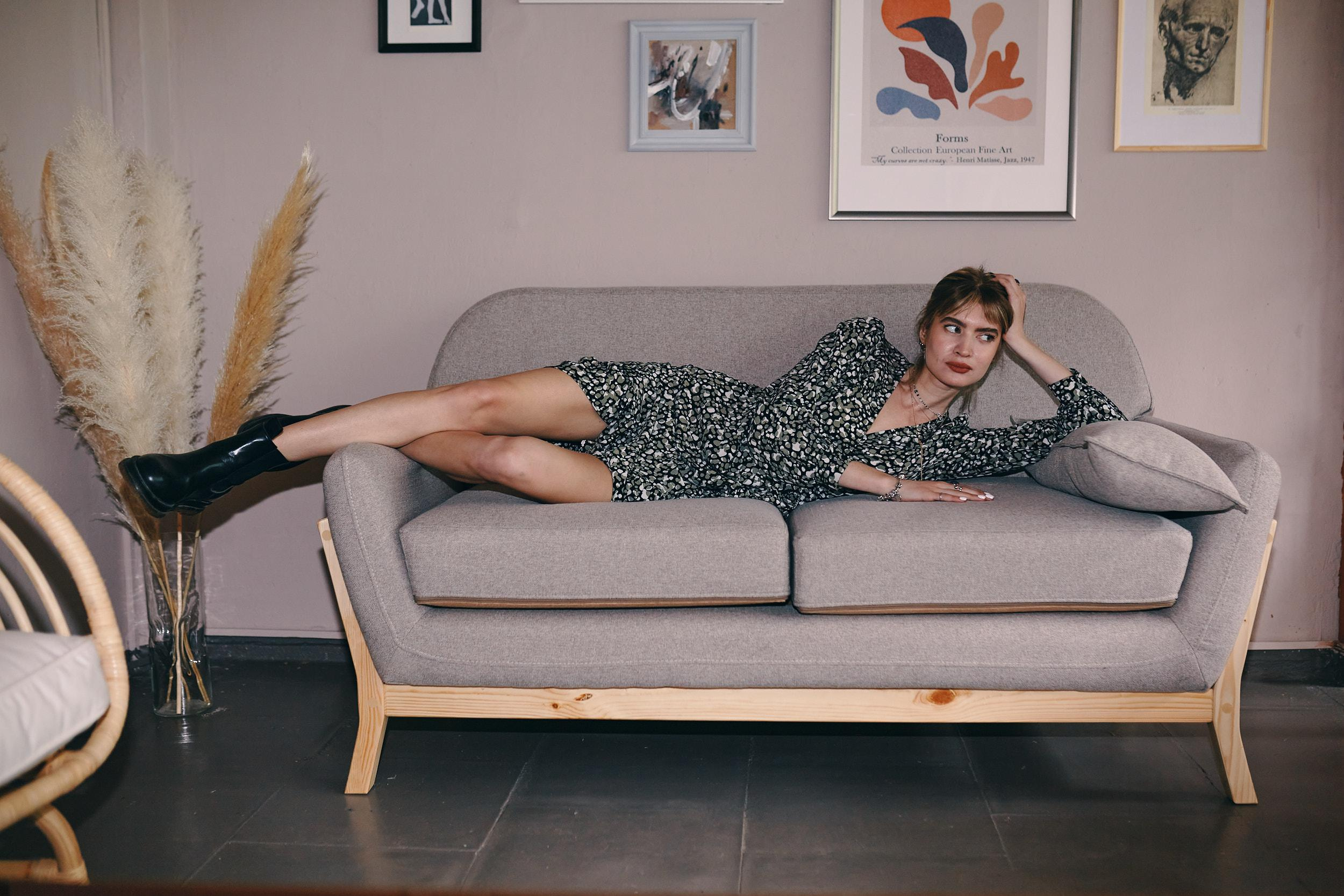 Кира под столои. Свадебный фотограф Санкт-Петербург Ирина Селезнева RmesLOVE