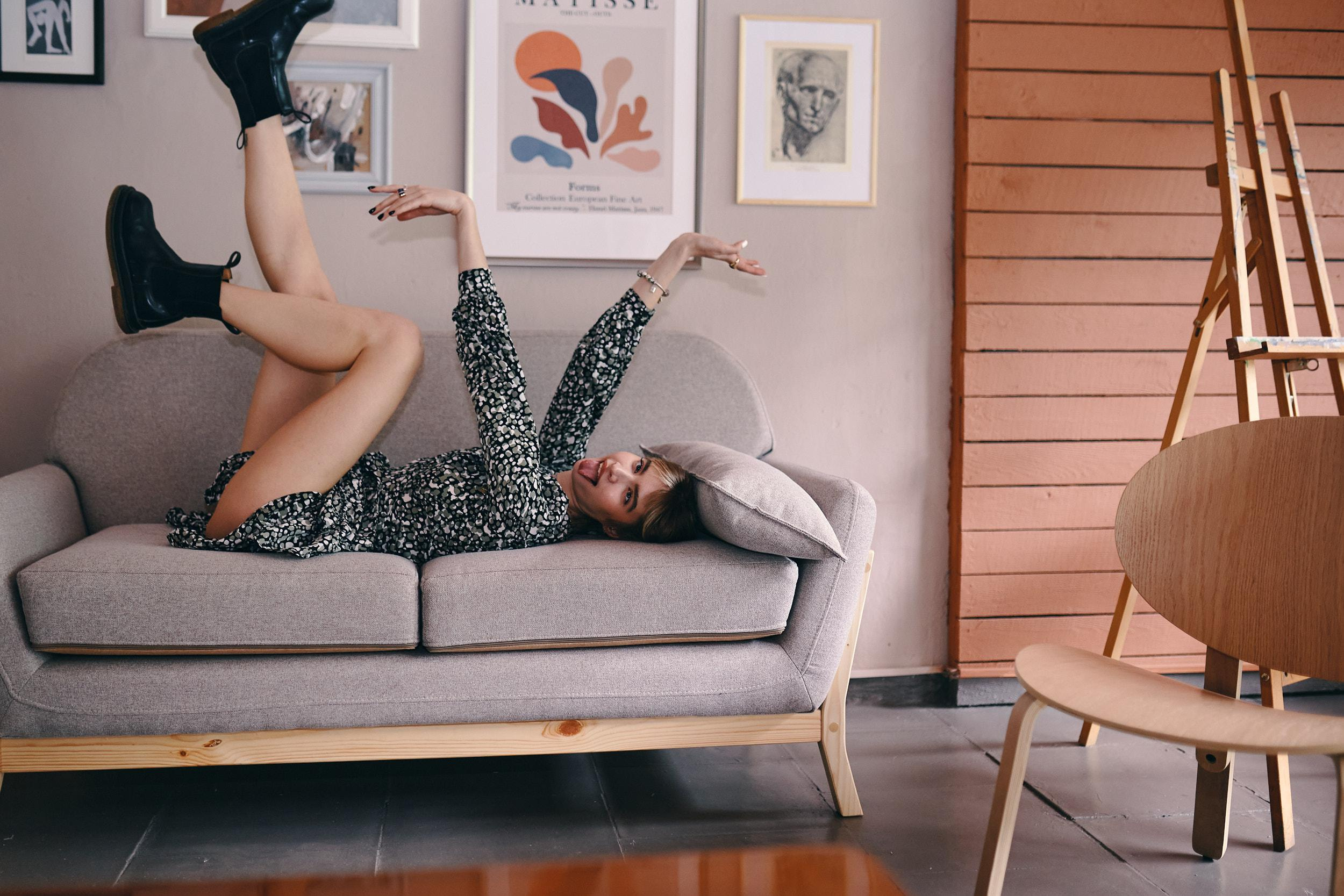 Кира под столои. Свадебный фотограф Санкт-Петербург Ирина Селезнева RmesLOVE