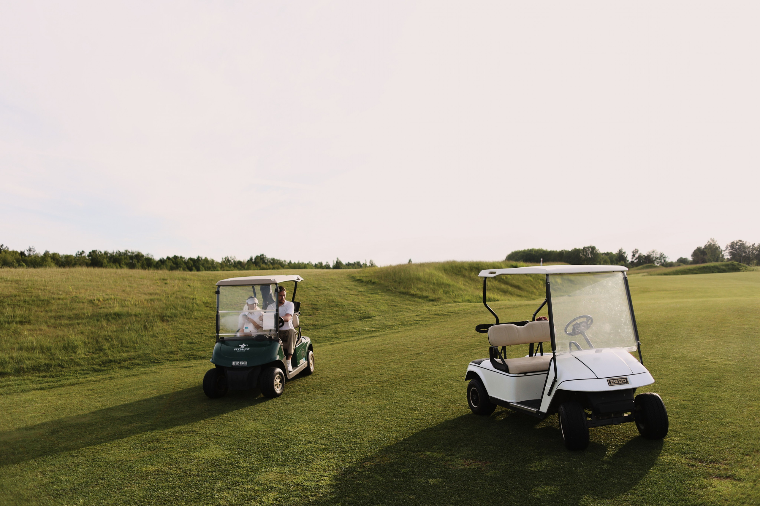 Свадебная фотосессия в гольф-клубе Петергофа. Свадебный и love story фотограф в Санкт-Петербурге (Спб) Natali Iva