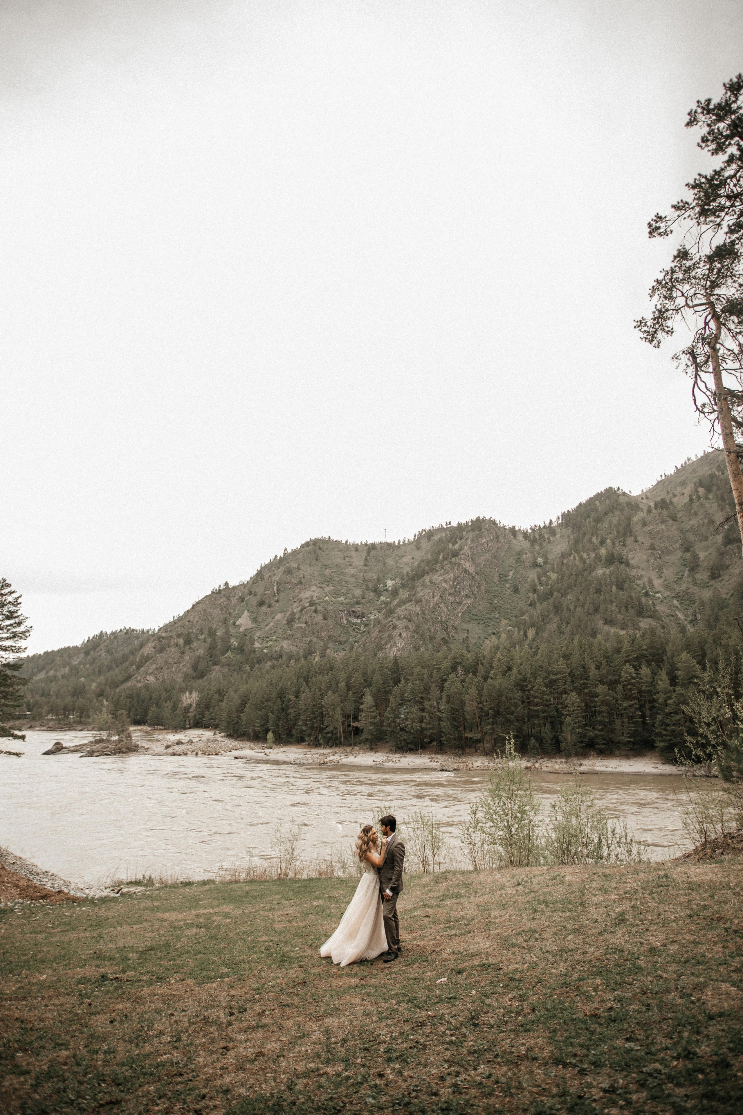 Свадебная история для двоих в Горном Алтае. Свадебный и семейный фотограф Рассказова Виктория