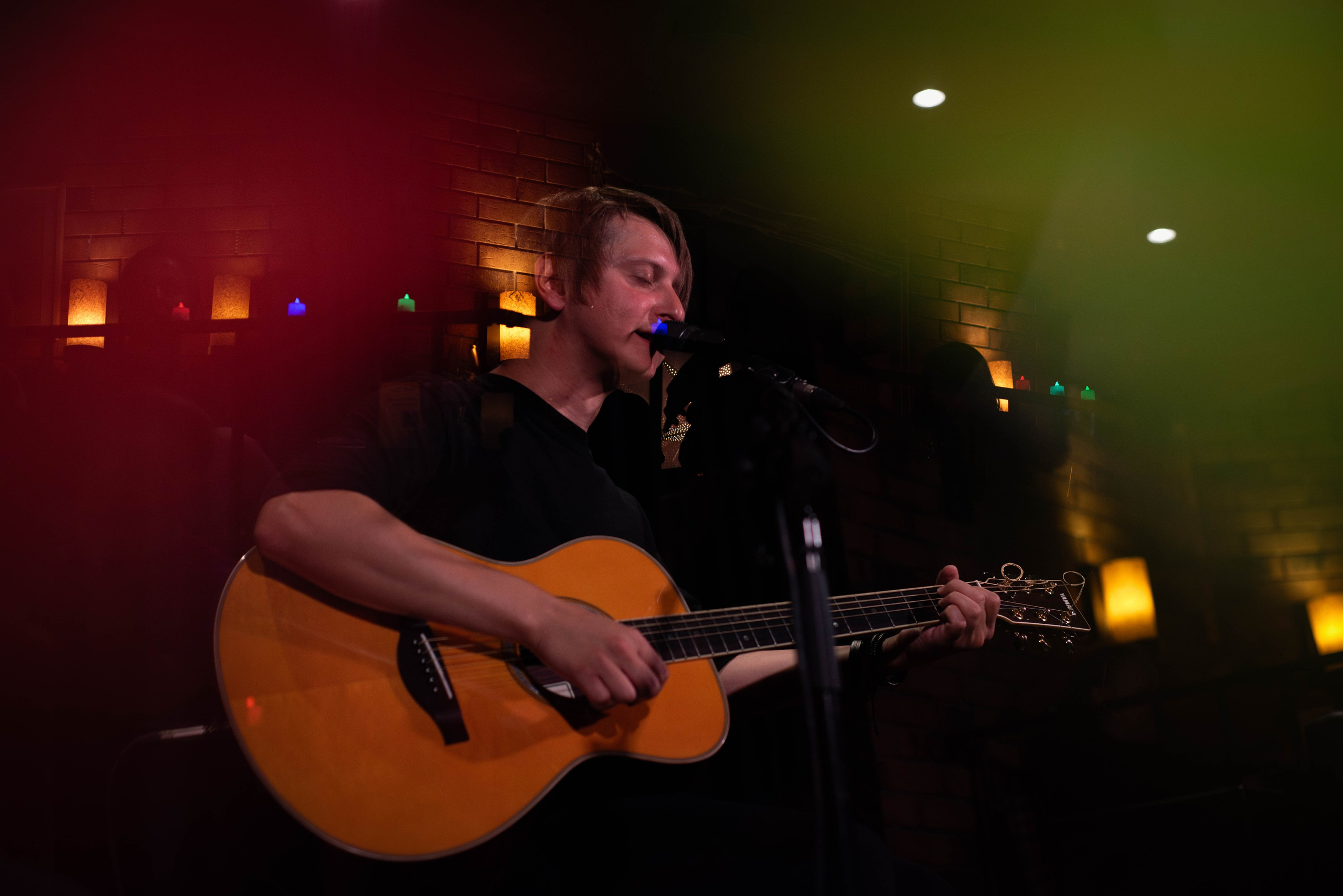 Лёва Сазонов (1 августа 2024 года, Москва, арт-кафе Пушкарёв). Фотограф Светлана Блинова, Москва и Московская область