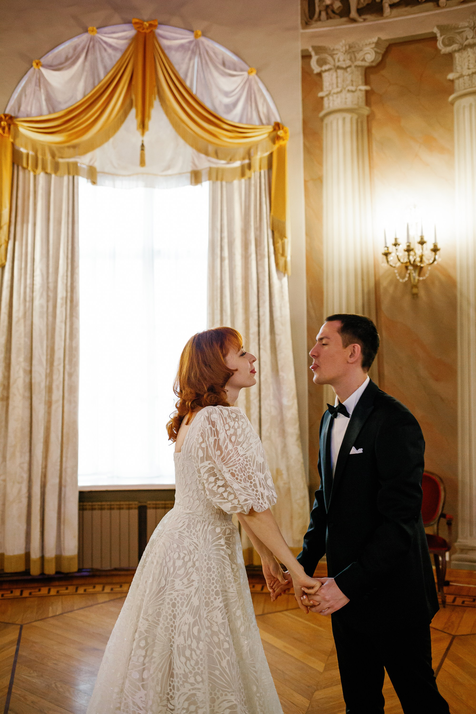 Свадебная фотосессия в музее усадьбе Люблино. Дворец Н. А. Дурасова