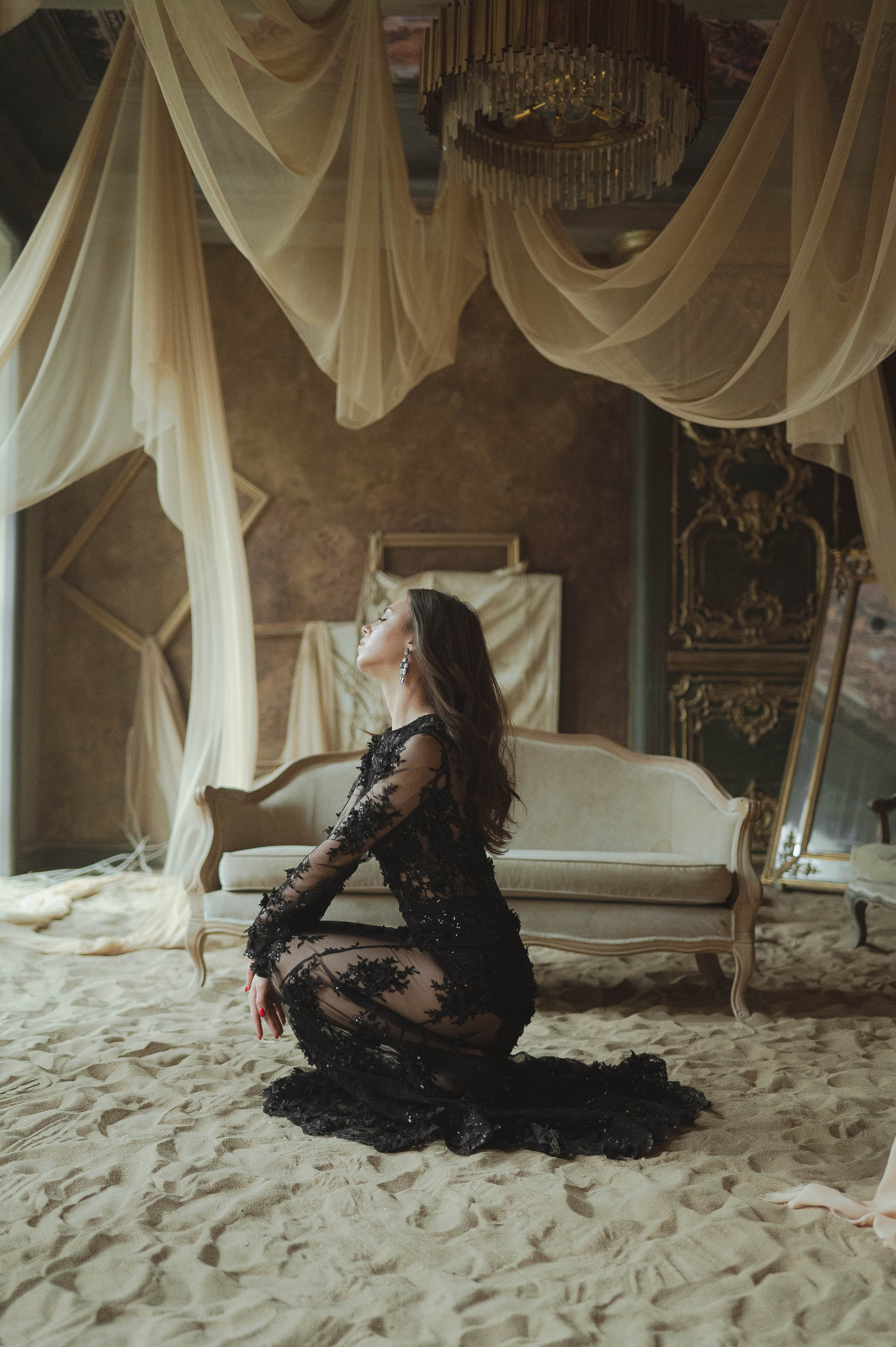 Фотостудия с песком и полотнами ткани. Свадебный фотограф Татьяна Лейн в Санкт-Петербурге