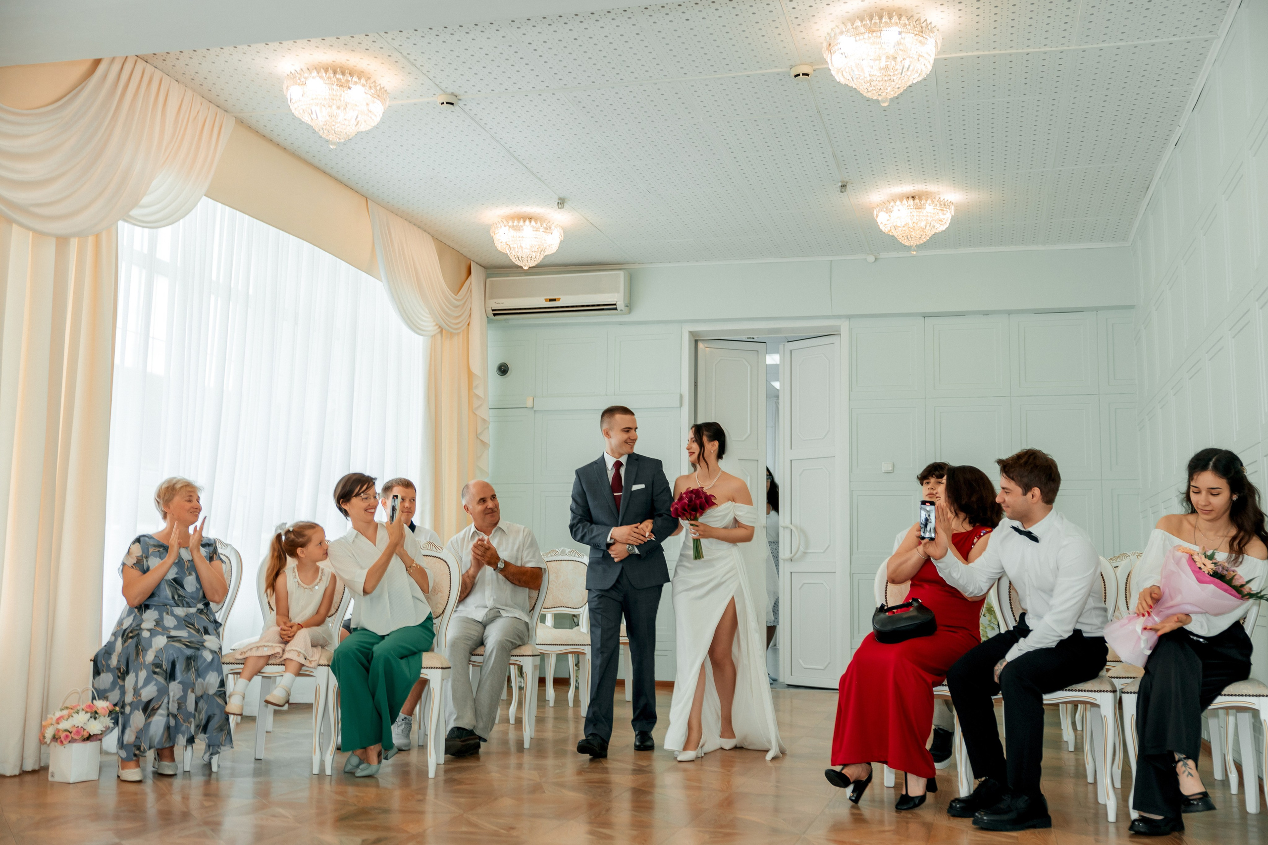 Белый лист. Александр Антонов. Профессиональный свадебный, репортажный фотограф в Москве, Подольске. Фото+Видео на любой праздник