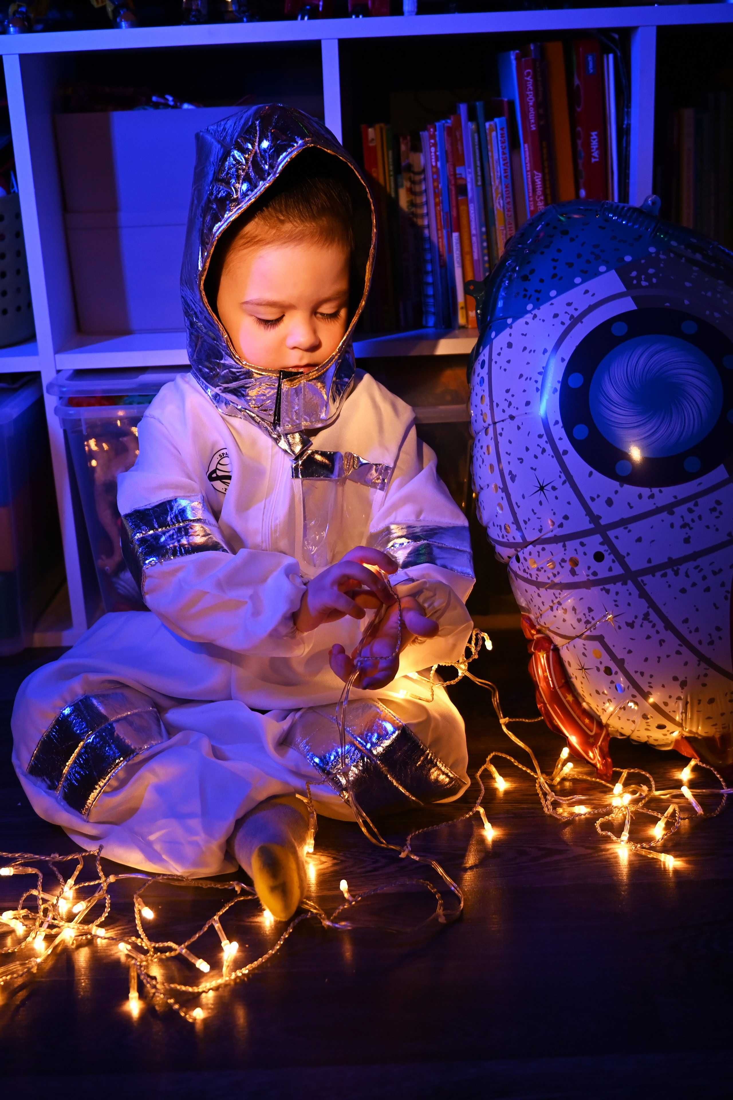 Детская на День космонавтики (домашняя). Свадебный, семейный, детский, контент фотограф в Омске Максим Ильин