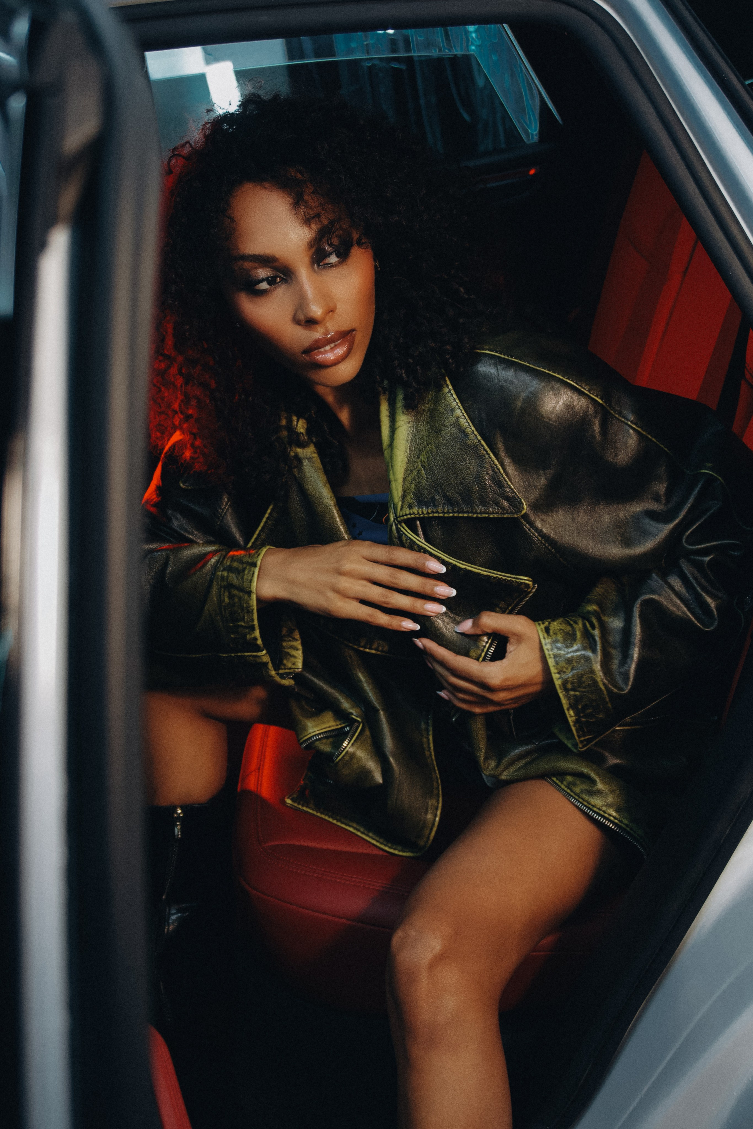 Диана, съемка с авто. Фотограф в Минске Света Григорьева