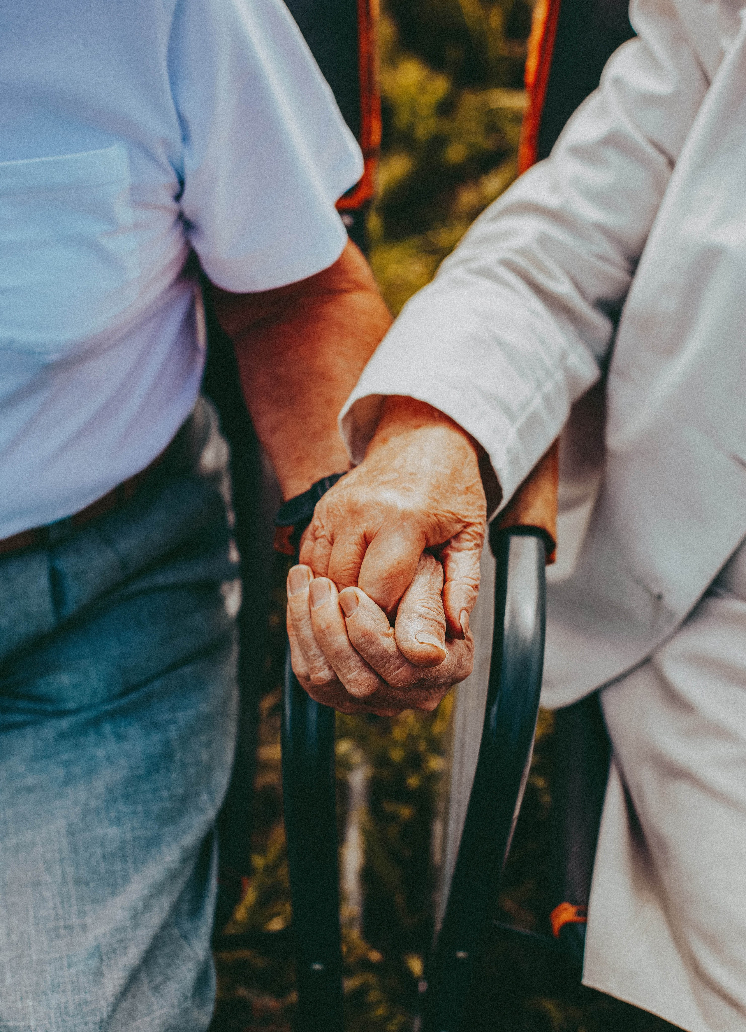 Семейная фотосессия на природе с бабушкой с дедушкой