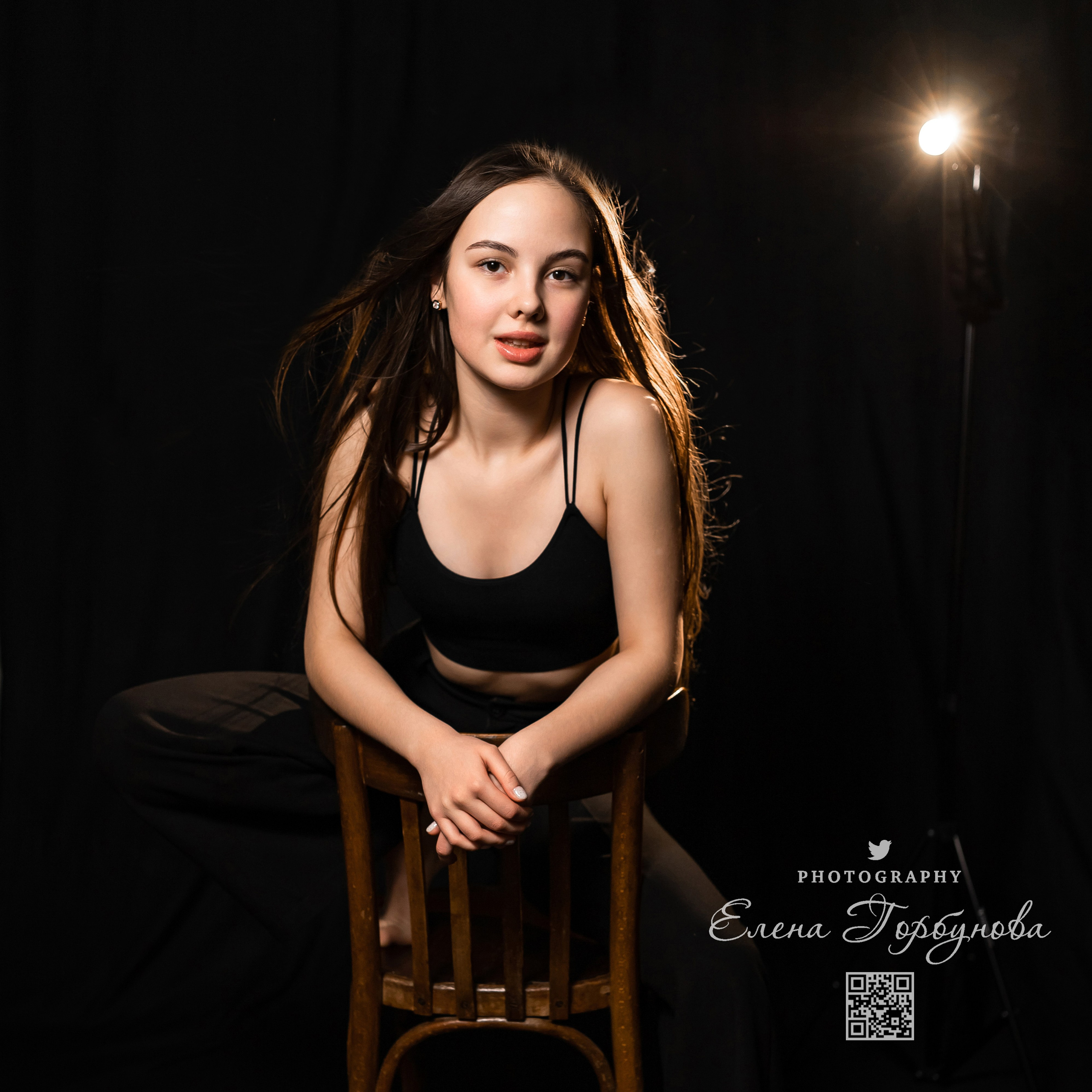 Моя студия. Полина и стул. Январь 2024. Фотограф Пермь. Свадьбы. Семья и дети, школа, д. сад. Фотокниги