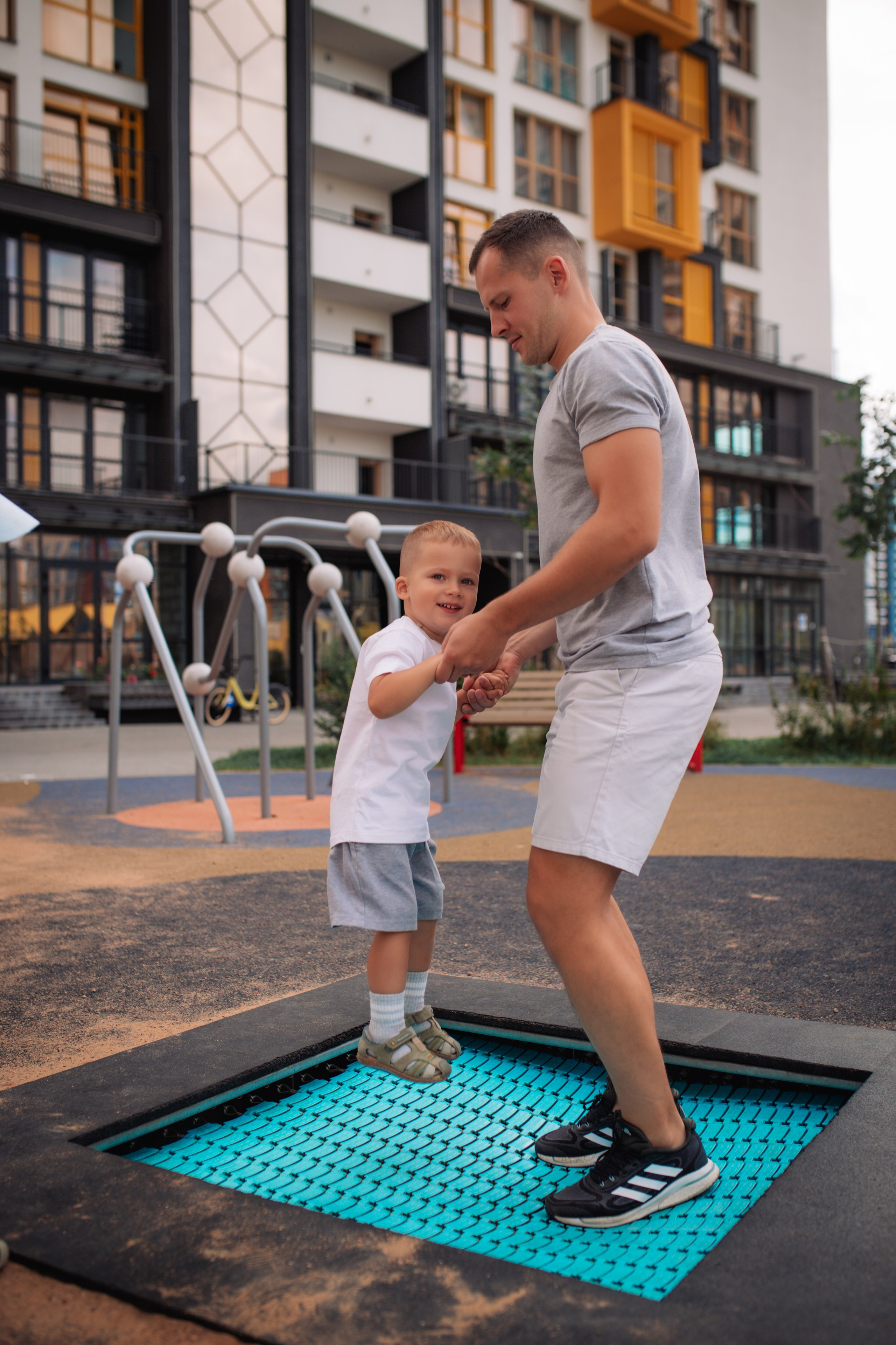 Семейная прогулка