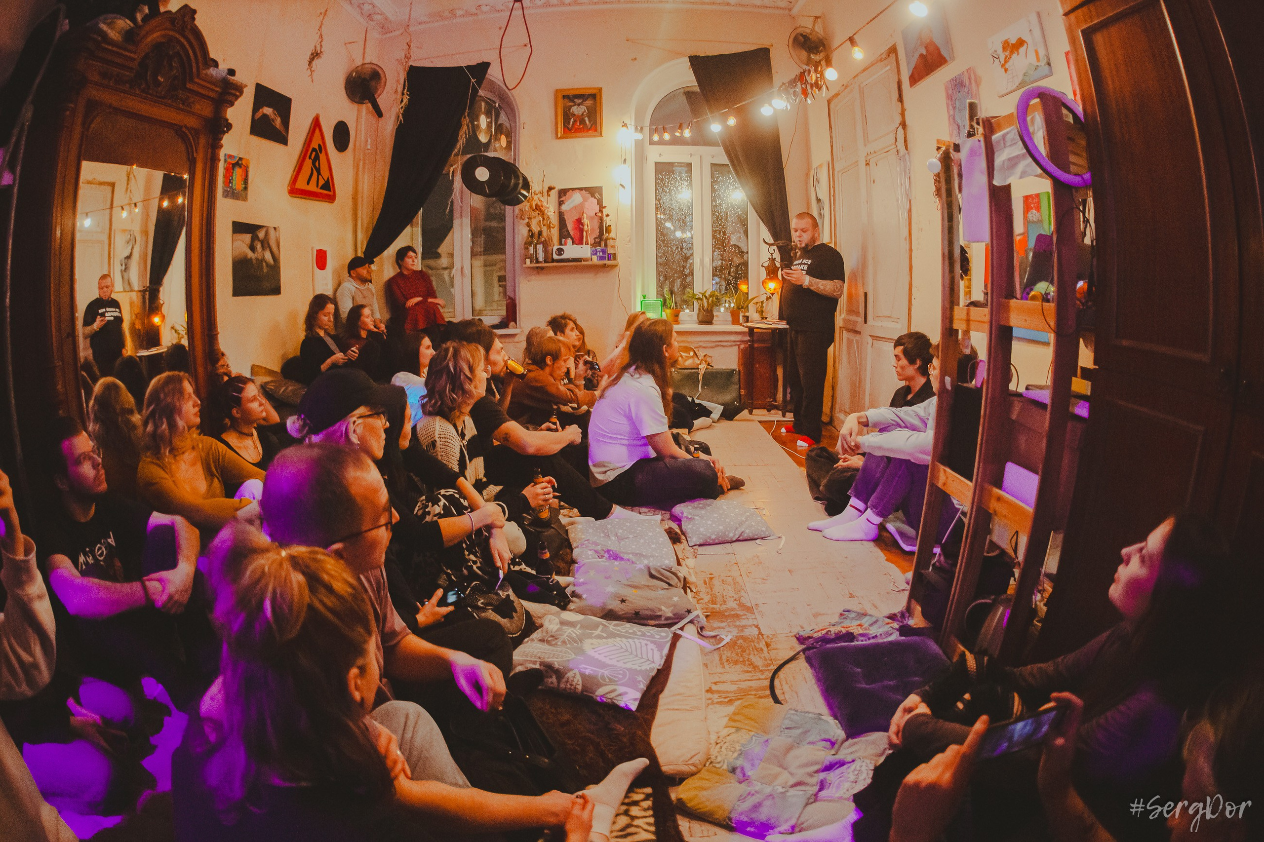 Рома Гонза, Ваня Пинженин, Квартирник у Мищенко, поэты, стихи, совершеннолетие, Санкт-Петербург, Питер, 16.11.2024, SergDor, 16 ноября 2024 года, #SergDor