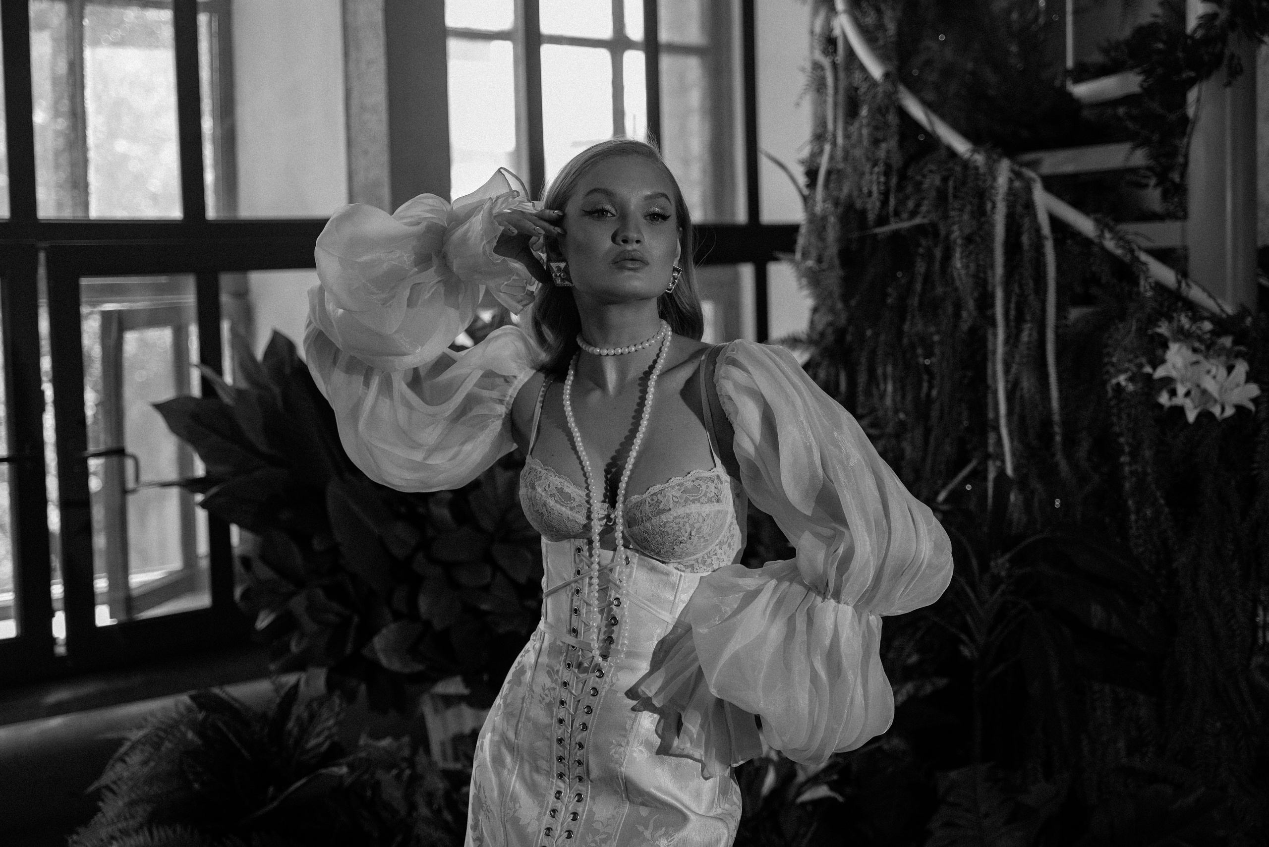 Невеста на пикнике в замке