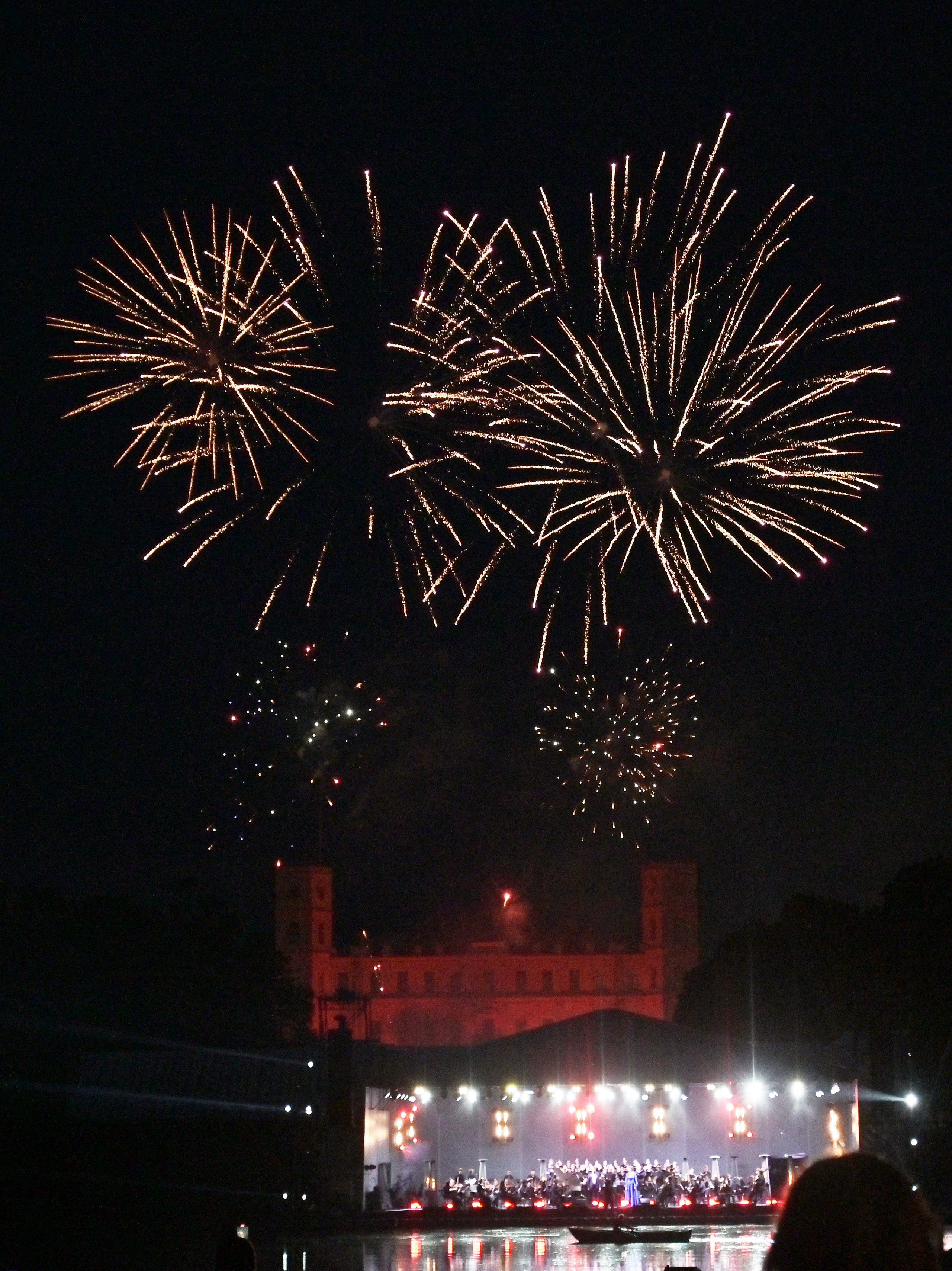 ART | FASHION | PODIUMS |SHOW