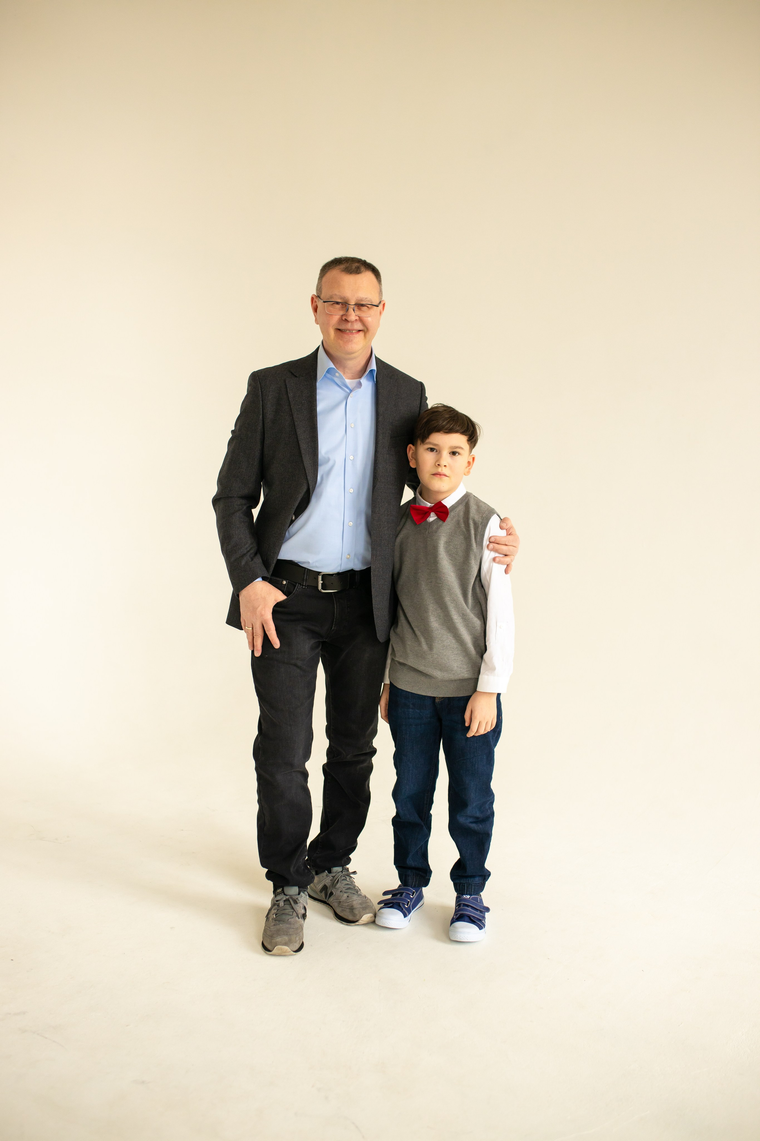 Семейная фотосессия на циклораме с естественным светом. Фотограф в Железнодорожном и Балашихе