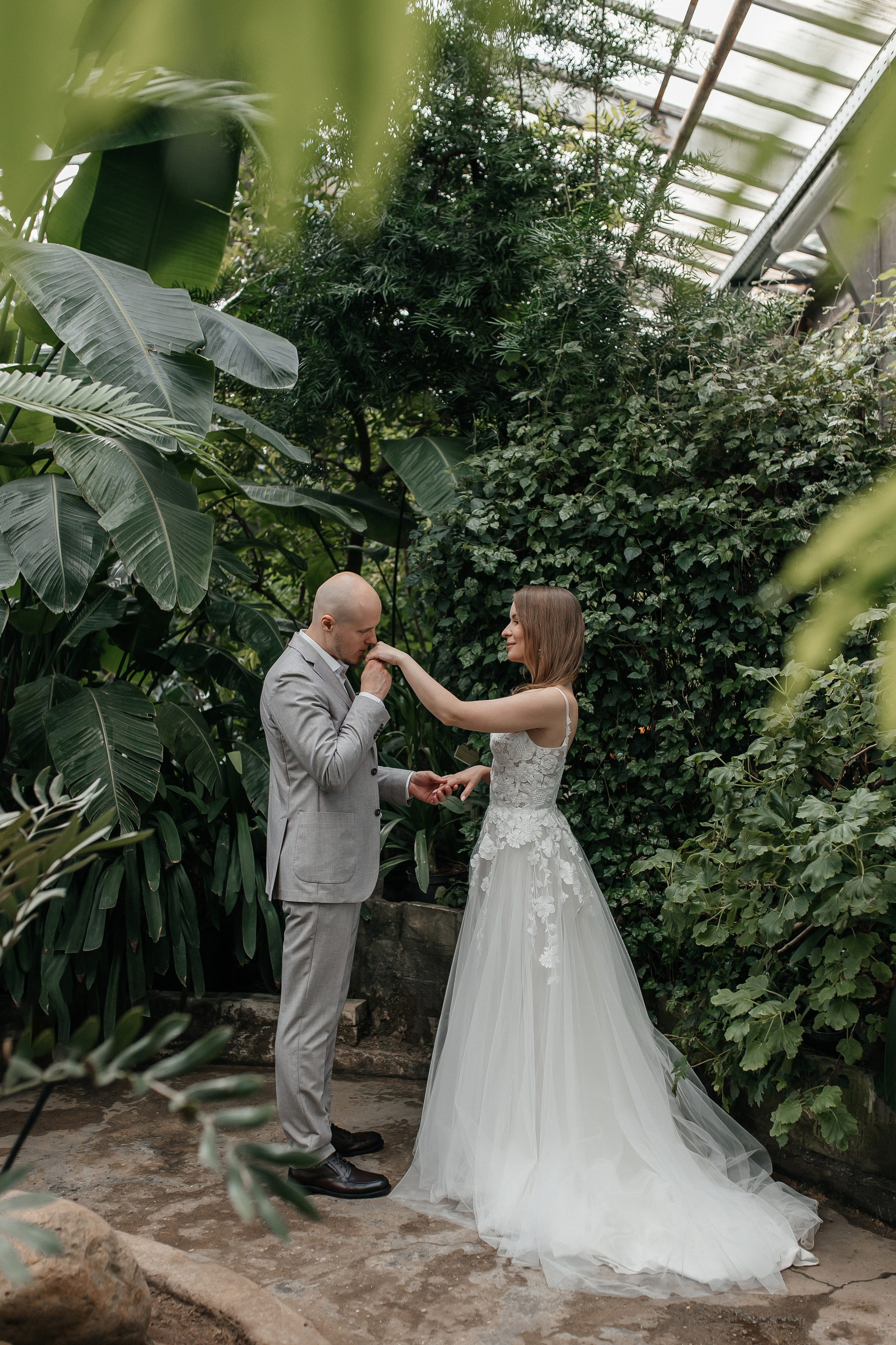 Свадебная фотосессия в Старой фондовой оранжерее Ботанического сада