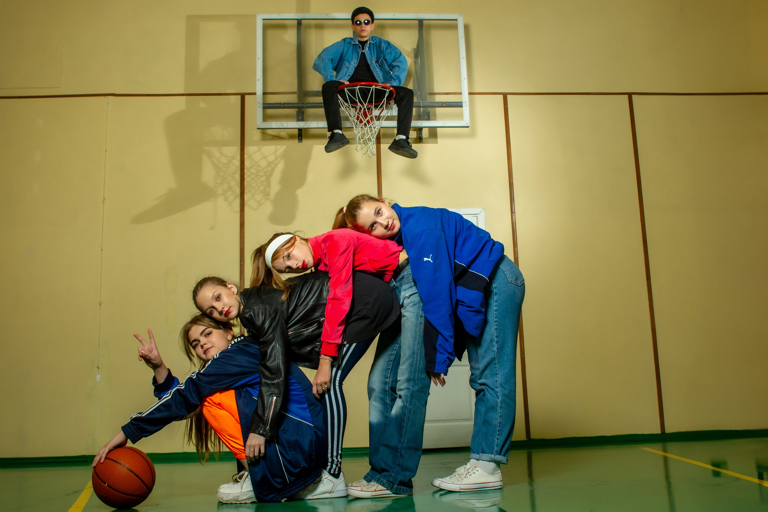 Школьная фотосессия в стиле 90-х для выпукного альбома. Ольга Плаксина фотограф в Саратове