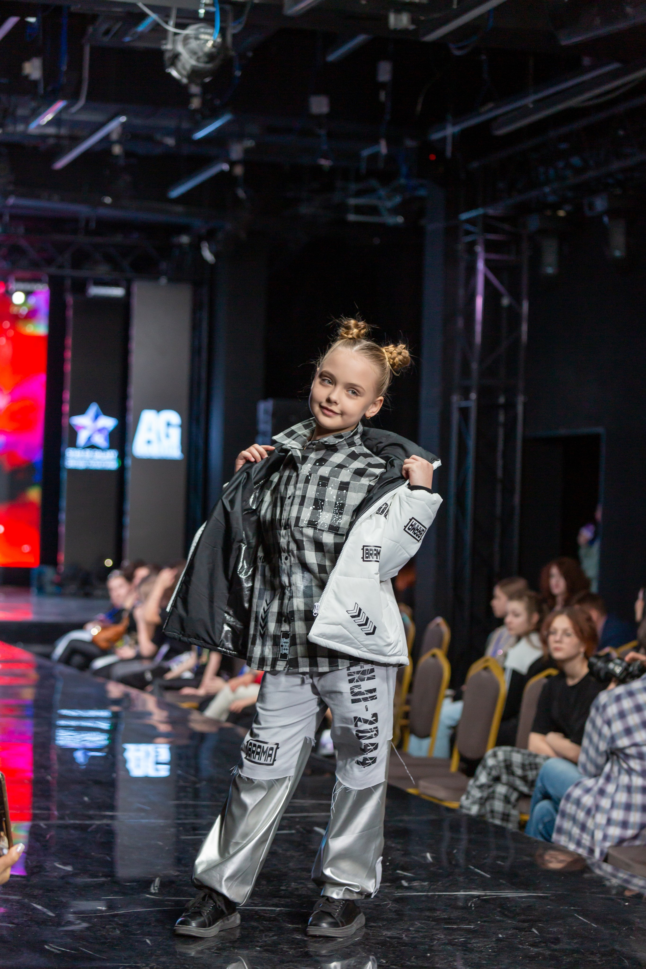 Звезда галактики. Яровит Холл. Репортажный, семейный, свадебный, портретный фотограф